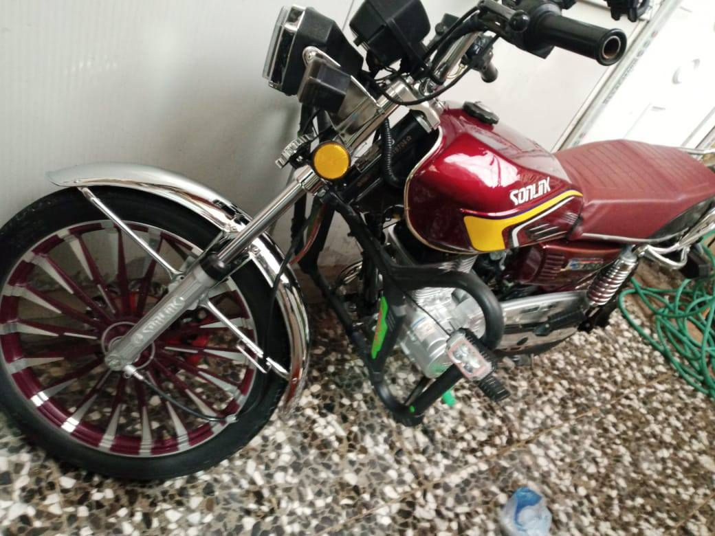 يولد دراجه سيفان مكينه أنضف منل جيس مديل 24نازله بل25دراجه بحالة الوكاله تجي عليها وشوفها وأذا بيها خيط تبخير أو شي واحد ما عجبك اني انطيك دراجه بلاش دراجه مكمركه يعني تترقم سعرها500وبيها مجال بس كلش مستعجل عله بيعتها لأن اخوي مريض عده صرطان بدم وأريد أخذه للهند هاذه رقمي مكاني بغداد***********
