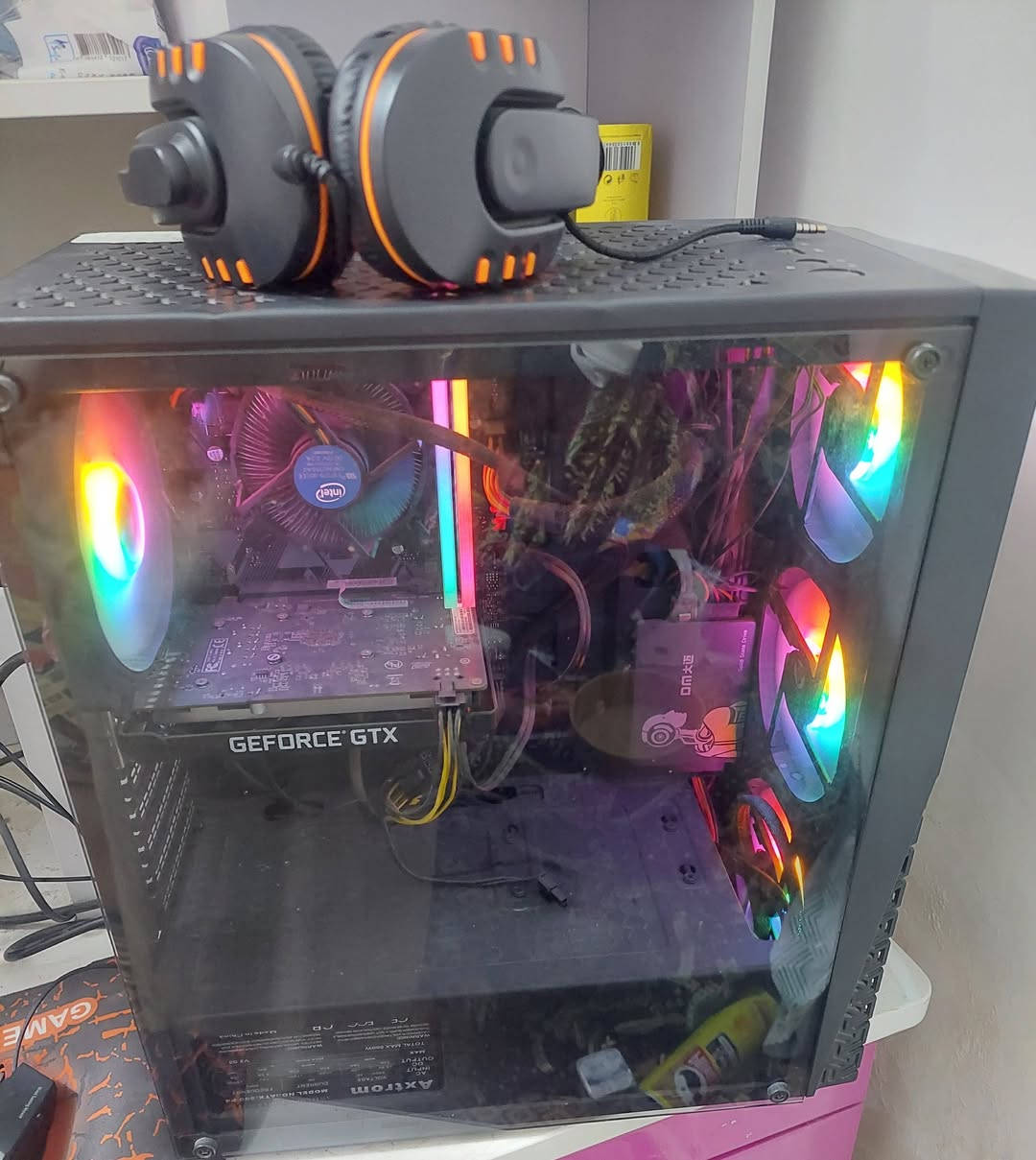 السلام عليكم PC للبيع 
المواصفات 
GPU Nvidia GeForce GTX 1650

CPU Intel(R) Core(TM) i5-9400F CPU  2.90GHz (2.90 GHz) الجيل 9
Ram 16GB 8×2
Storage 256GB SSD
               1TB HDD
OS Windows 11 pro 
Power supply 500W
مع كيبورد وماوس وماوس باد وسماعة الجهاز كامل اربط بشاشة والعب مع العلم الشاشة مو للبيع
السعر 450 الف الموقع الديوانية


**إذا كنت صاحب هذا الإعلان وتريد حذفه لأي سبب، رجاءا أرسل رسالة إلى الدعم الفني**