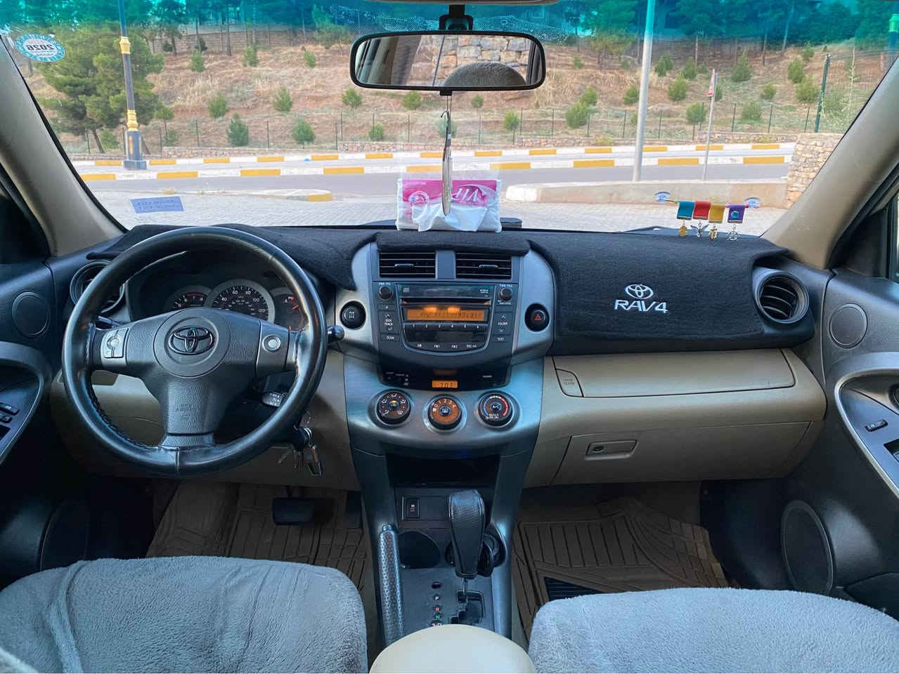 سەرەتا بە ناوی خوای گەورە و میهرەبان

تۆیۆتا راڤفۆر Rav4
مۆدیل ٢٠١١
مواسفات کەنەدی فول فول مواسفات قەپات ناو زەردە و دەبڵ اکسل و سپێر لە کۆڵ و سڵایدە و حاسەیە و سوکان ڤۆلیۆم و تەعدید سرعە و گیر تۆماتیک و ٤ بستۆنی بیلاد گیر و مەکینە کامری مەرخوب و ویل کەپە و قفل مرکزی و دەبل گیچ و ٤ ایرباگ و جام کارەبایی و ئۆتۆیە و سیستەمی ABS و زۆر مواسفاتی تر..!
نموونە لە جوانی و پاکی
گیر و مەکینە و دەبڵ اکسل و کارەبایی و تەقە و رەقە و تندوتۆلی بەشەرت
گیر و مەکینەی بەشەرت مەکینە مەرخوبی بیلاد کامری
١٧٠ هەزار کیلۆمەتر حەقیقی رۆشتووە
سەیارەکە ٣ پارچەی پەمپە لەسەر ساخی بی ناوگرتن و بی کاڵبوونەوە و بێ دەعم و بێ لیدران
دەعم و لیدراوی نیە بەشەرت پیش و دوای کەپسە
سەقف و شان و چواردەوری زۆر جوان و پاک ماوەتەوە
٤ تایە و ویلی لۆکی بیلادی لە ژێرە
رەقەم و سەنەوی و ژینگە و بانی تا ٢٠٣١ تازەیە و بە ناوی خۆمانەوەیە و تەحویل و خرامە و بە ناوکردن بەشەرت
سەیارەکە ماڵانە و کامل سێرڤس کراوە و رۆنی گیر و رۆنی مەکینە و کامل شلەمەنیەکانی گۆراوە
ماڵی دۆستە و دیناریک مەسروفی نیە 
بۆ عەیب و عار و مەسروف پرسیار مەکە.!
شوین// هەڵەبجەی شەهید
سعری// ١٠٣ گڵا مجالیکی برایانە

کۆرەک// ***********
ئاسیا// ***********
واتساب و ڤایبەری لەسەرە.! حلبجة, السليمانية
