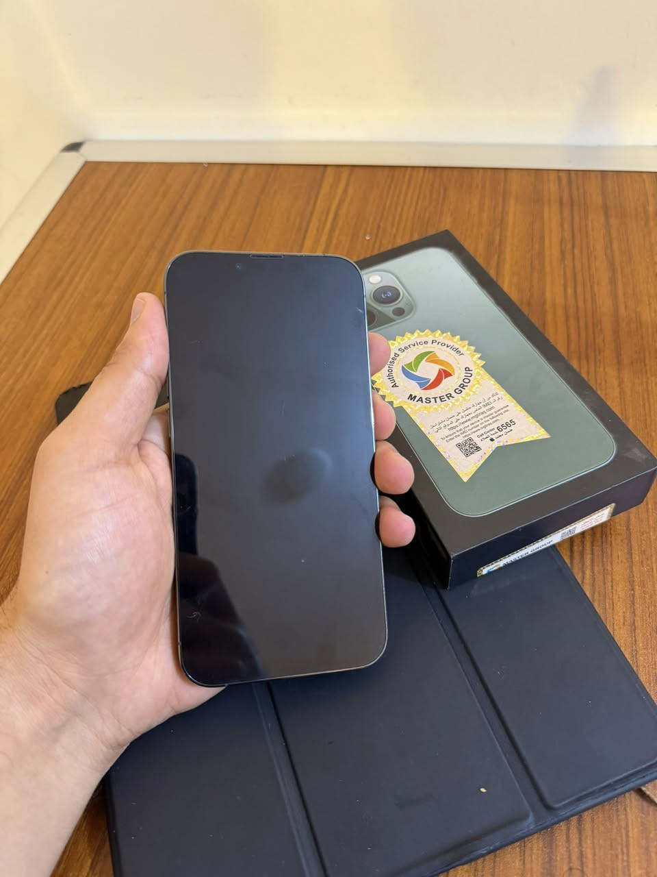 .للبيع: iPhone 13 Pro
• الذاكرة: 256GB
• نسبة البطارية: 75%
• الحالة: نظيف جداً جداً 
• الاستخدام: شخصي ومحافظ عليه

السعر: 550 ألف دينار
بي مجال بسيط


**إذا كنت صاحب هذا الإعلان وتريد حذفه لأي سبب، رجاءا أرسل رسالة إلى الدعم الفني**