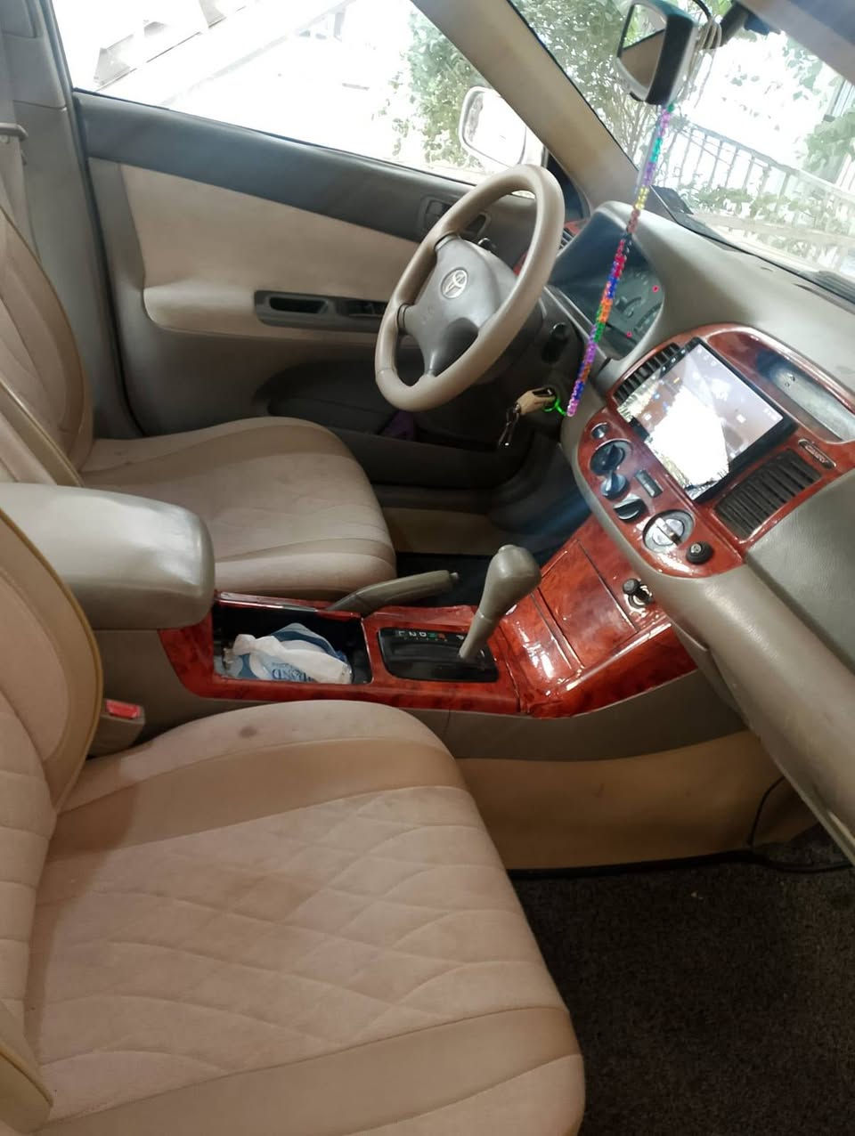 السلام عليكم كامري 2006 رقم بابل الجديد  مكينه وتبريد   جديد سياره  خليجيه🥇بيه صبع ٤ أصابع جاملغ الخلفي ويل تخم تاير جديد صدر امامي خلفي جديد داخله نظيف عنوانها العماره حي القاهره
السعر ١١٠
للاستفسار الاتصال ***********
