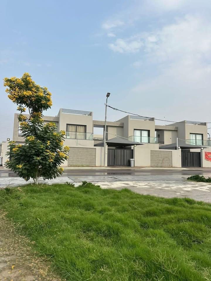 السلام عليكم 
بيت مجمع لؤلؤه 200 م طابقين 
مرحله ثانيه 
السعر الكلي 209 
واصل منه 60 مليون 
تسليمه نهايت السنه 
مشمول مبادره  
للاستفسار 
***********
***********
