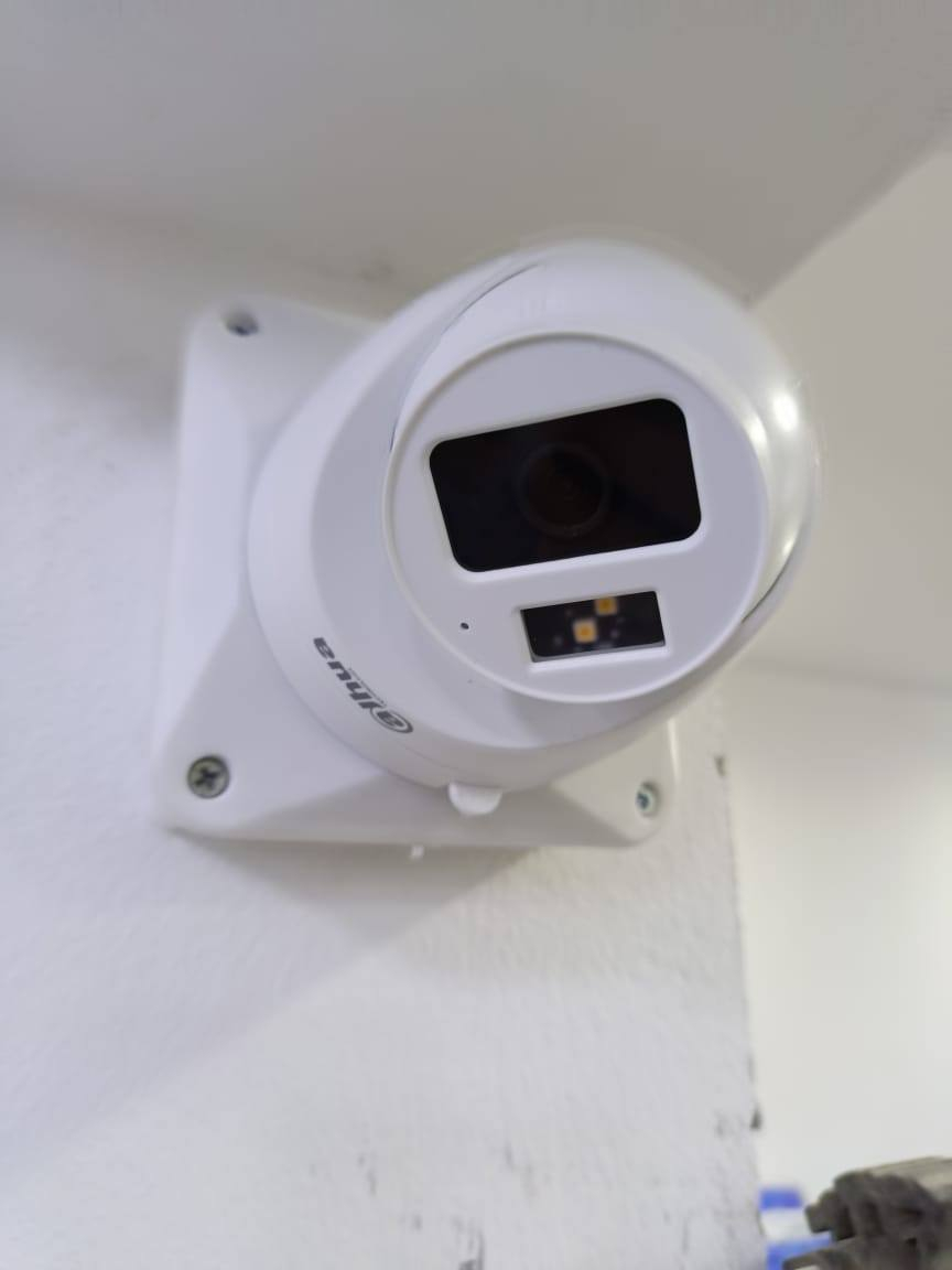 لله الحمد 
✔️جزء من الاعمال 
✔️ تم تنصيب مجموعة كاميرات مراقبة نوع ✔️دهوا في احد مواقع العمل في واسط العزيزية
✔️  9 كاميرا فول كلر ملون ليلي نهاري 
 ✔️وتم تأمين الموقع بالكامل مع تسليك متكامل ✔️مع توزيع البوكسات   
✔️مراقبة أمنيّة متكاملة لموقع العمل
تنصيب وتجهيز جميع الماركات العالمية 
✔️لتواصل واتساب ***********
