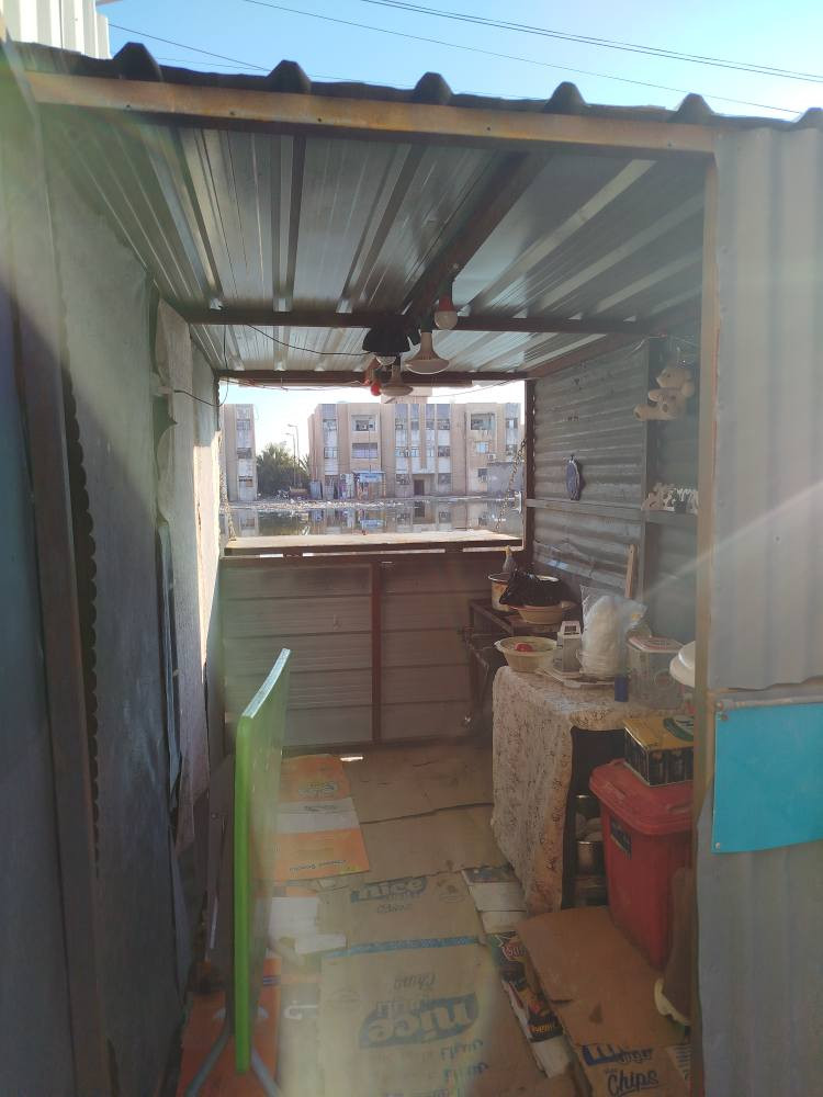 كشك للبيع جديد كامل الأثاث مع ميز وكرسي
الطول 2,5 متر
العرض 2 متر

العنوان ام العصافير العمارات السكنية عمارة 40
موبايل /*********** السماوا, المثنى
