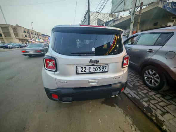 جيب رينيكيد ليمتد 2018 دفع رباعي رقم أربيل، تحويل ثاني يوم

بسم الله، للبيع سيارتي الخاصة، جيب رينيجيد موديل 2018، فئة ليمتد (أفخم فئة) وبمواصفات الفل الكامل.

✅ مواصفات السيارة:

وارد أمريكي، ماشية 109 ألف كم.

دفع رباعي يعني سيارة صالون وطرق وعره بنفس الوقت.

فتحة سقف بانوراما كبيرة.

تشغيل عن بعد .

كشنات جلد تدفئة، وشاشة كبيرة تدعم كل التطبيقات (كار بلاي وأندرويد).

المحرك: 2.4، والكير (ناقل الحركة) 9 نمر، قوية.

التبريد ثلج ومكفول، ما بيها أي نقص.

🔧 حالة السيارة والأمان: 

الحالة العامة: السيارة نظيفة جداً، وما تحتاج أي صيانة حالياً.

الصيانات الأخيرة كلها مسويها: مبدل تخم تايرات جديد، وبطارية جديدة، وصيانه منظومة احتراق كاملة ، شغل وامشي بيها.

الضرر (القديم): جاملغ أمامي مال بصف سايق وربع بنيد فقط، و بيها طخة خفيفة. الإيرباك سليم ومضمون. لا واصل شاصي ولا دواخل 

📄 أوراقها وسعرها:

السنوية باسمي والتحويل ثاني يوم، تخلص من مشكلة الوكالة.

الرقم: أربيل، ومكان السيارة ببغداد.

السعر المطلوب: 13,500 دولار (ثلاثة عشرة ألف وخمسمائة دولار).

المجال: للتفاوض بعد المعاينة والفحص.

للاستفسار، الاتصال على: 📞 ***********
