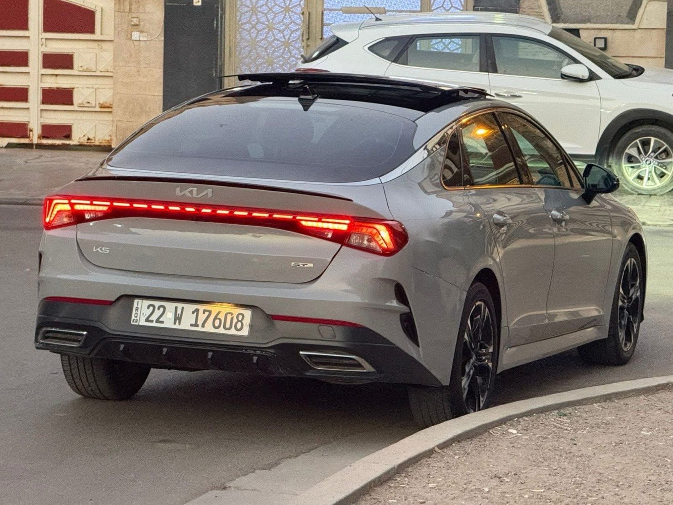 Kia K5 -Gt
كي فايف جيتي 2023 
رقم اربيل باسمي سنوية وهزه كله جديد
تشغيل عن بعد
رادارات امامية وخلفية وجانبية 
نقطة عمياء 
قيادة ذاتية :::::::::::
دخول ذكي
كروس مثبت سرعة 
شاشة كبيرة 
شحن لاسلكي 
هند بريك كهربائي 
بصمة 
اشاير بلمري 
كامرة دواره
4 انضمة قيادة 
اوتو هولد 
كشنات كهرباء 
وارد أمريكي حادثه موضح بل منشور تصليح درجه اولى
الهاتف/***********
 السعر/205وبيه مجال بسيط
مكان سياره /بغداد قرب بسمايه