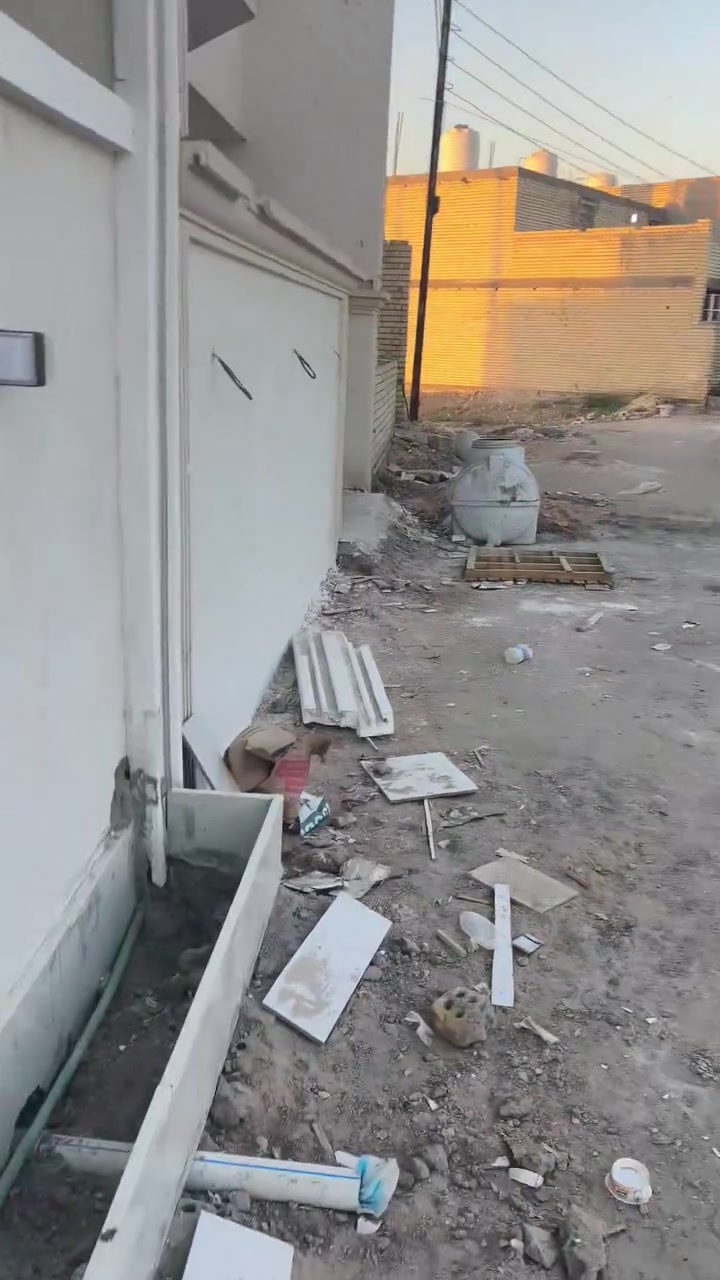 السلام عليكم بيت 50متر طابو سند 25الدوره هورجب خلف افران الزيتون بيت جاهز للسكن خدمات كامله ماء كهرباء نت ضوئ تحويل شركه للستفسار التصال على ***********

