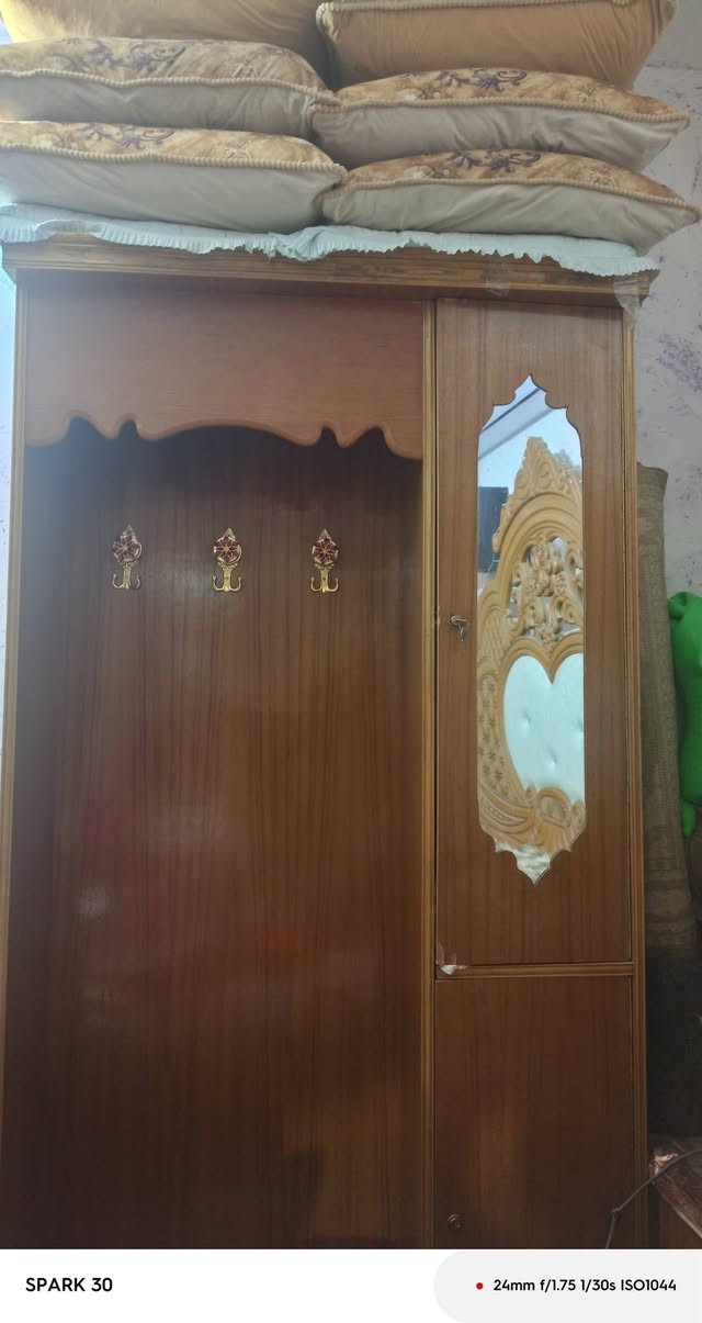 السلام عليكم 
غرفه مستعمله للبيع السعر 550 وبيها مجال 
***********
