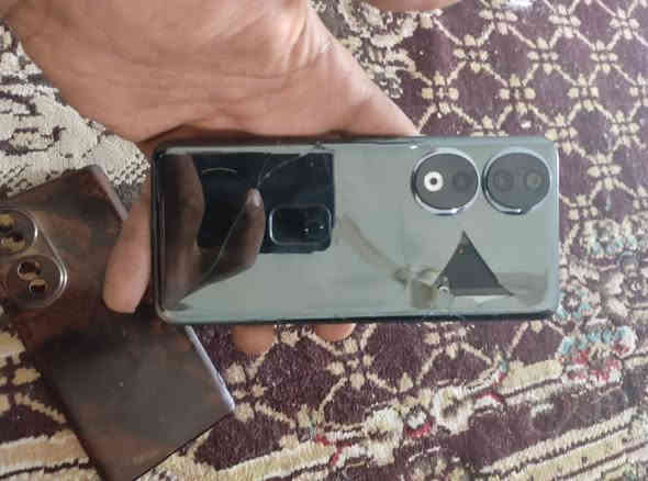 السلام عليكم جهاز البيع ذاكره 512 ذاكرته  السعر 90 قفل  بي فطور بل شاشه ما مفرات وبل ضهر همين كربلاء حي العامل ***********
