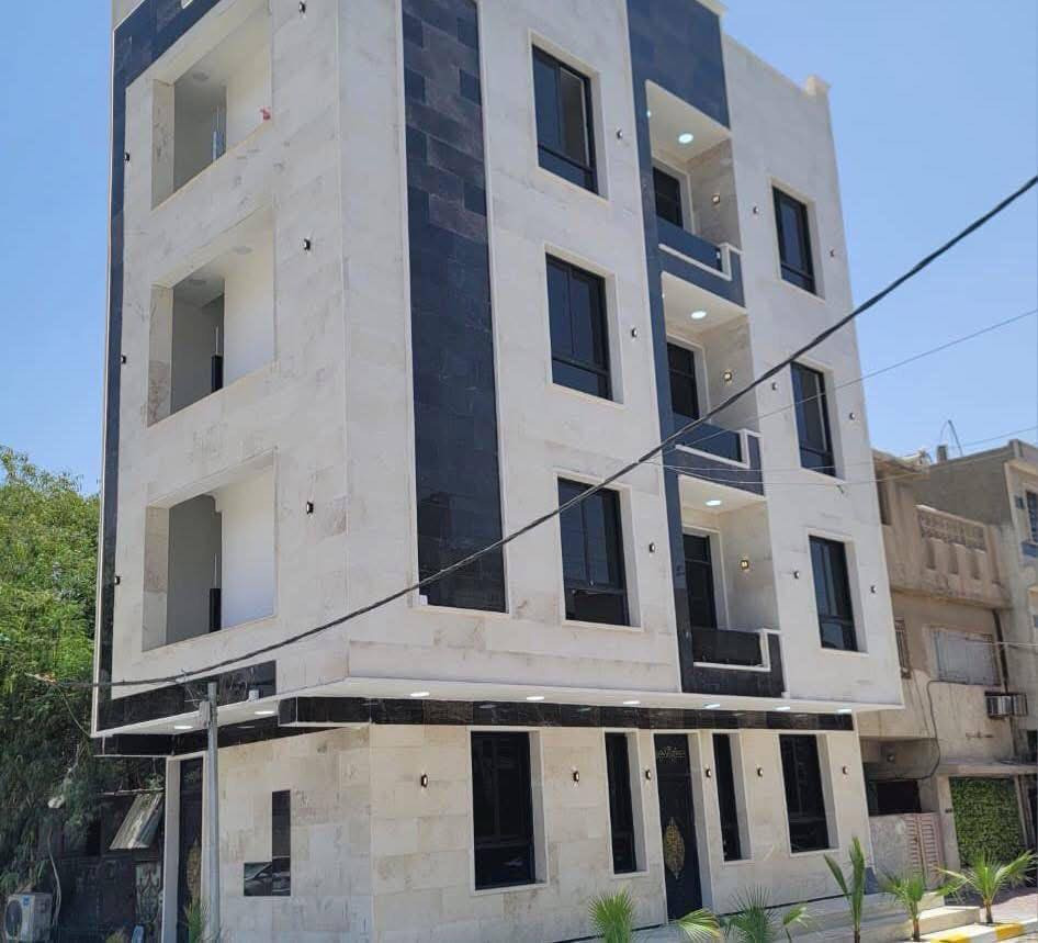 بناية تجارية ركن للبيع
بناء سنة ٢٠٢٥ 
تقع في المنصور / المهندسين / قرب المركز الصحي النموذجي في المنصور
مساحتها ٥٠ متر واقع الحال ٦٦ متر  
الواجهة ١١ متر 
تقع على شارع عريض جداً 
واردها الشهري ثلاثة ملايين دينار عراقي 
(3,000,000)
تحتوي على ٤ شقق وتحتوي كل شقة على ( غرفتين نوم - صالة -مطبخ -صحيات )
للاستفسار اكثر 
الاتصال 

0781 338 8514

0772 738 6781

***********

او زيارة شركة الهرم الهندسي 
 في المنصور / المهندسين / مجاور ثانوية فلسطين للبنات
