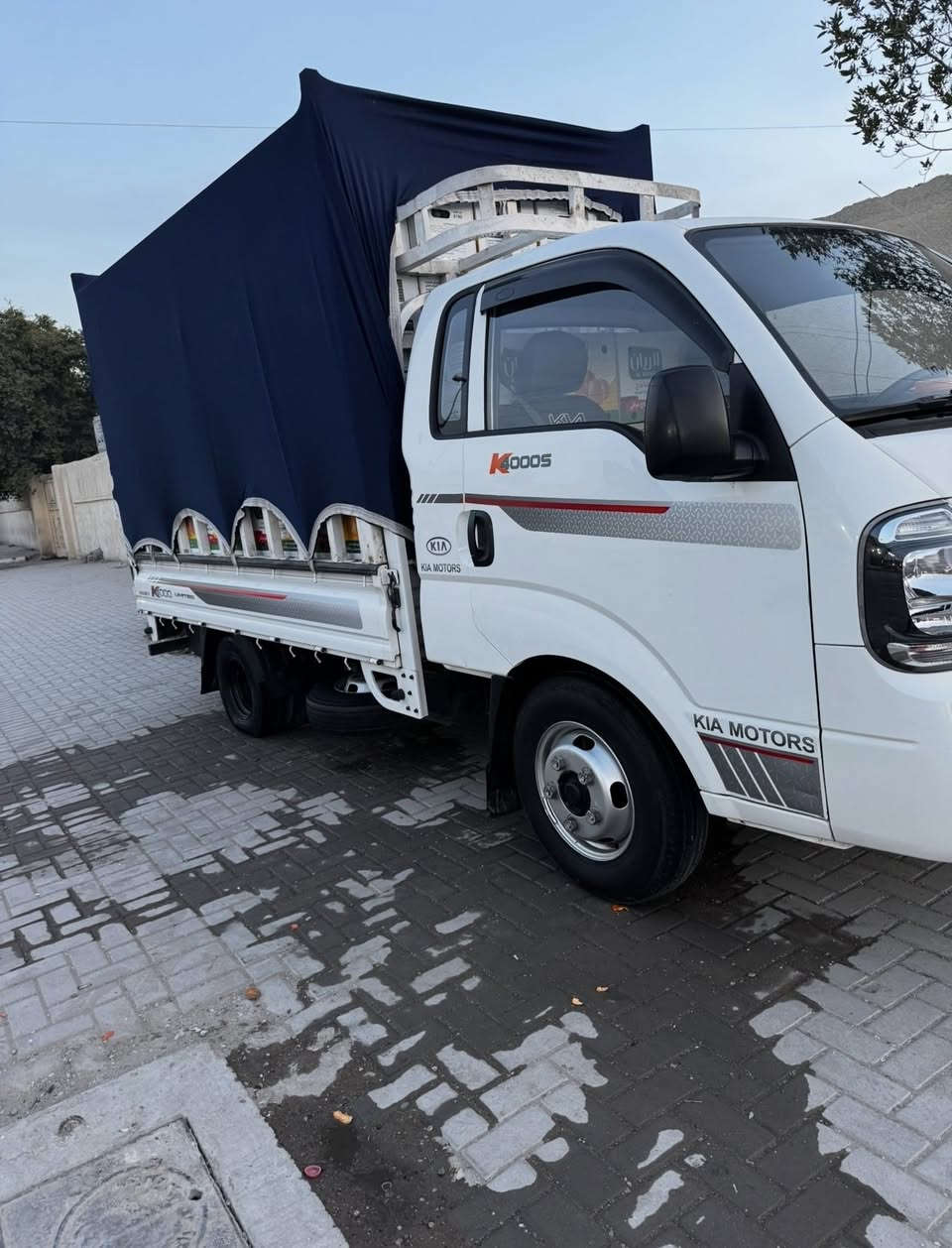 السلام عليكم اخوان كيا فحل موديل 2015 للبيع رقم بغداد بأسمي تحويل ثاني يوم رقم انكليزي هزة وسنوية جديدة سيارة مال جناي جاهزة من كلشي كير مكينة تايرات باتري شواصي بيهة محجر ارتفاع عالي داخل السيارة جديد تغليف كشنات وشاشة وكامرة محدثة 21 وشريط 21 سياررة نصبتهة تخبل كلش حلوة بيهة دوسات مصلحة وباب رش اثر جراد فقط موجود عالواتساب باي وقت *********** مكان السيارة بغداد
