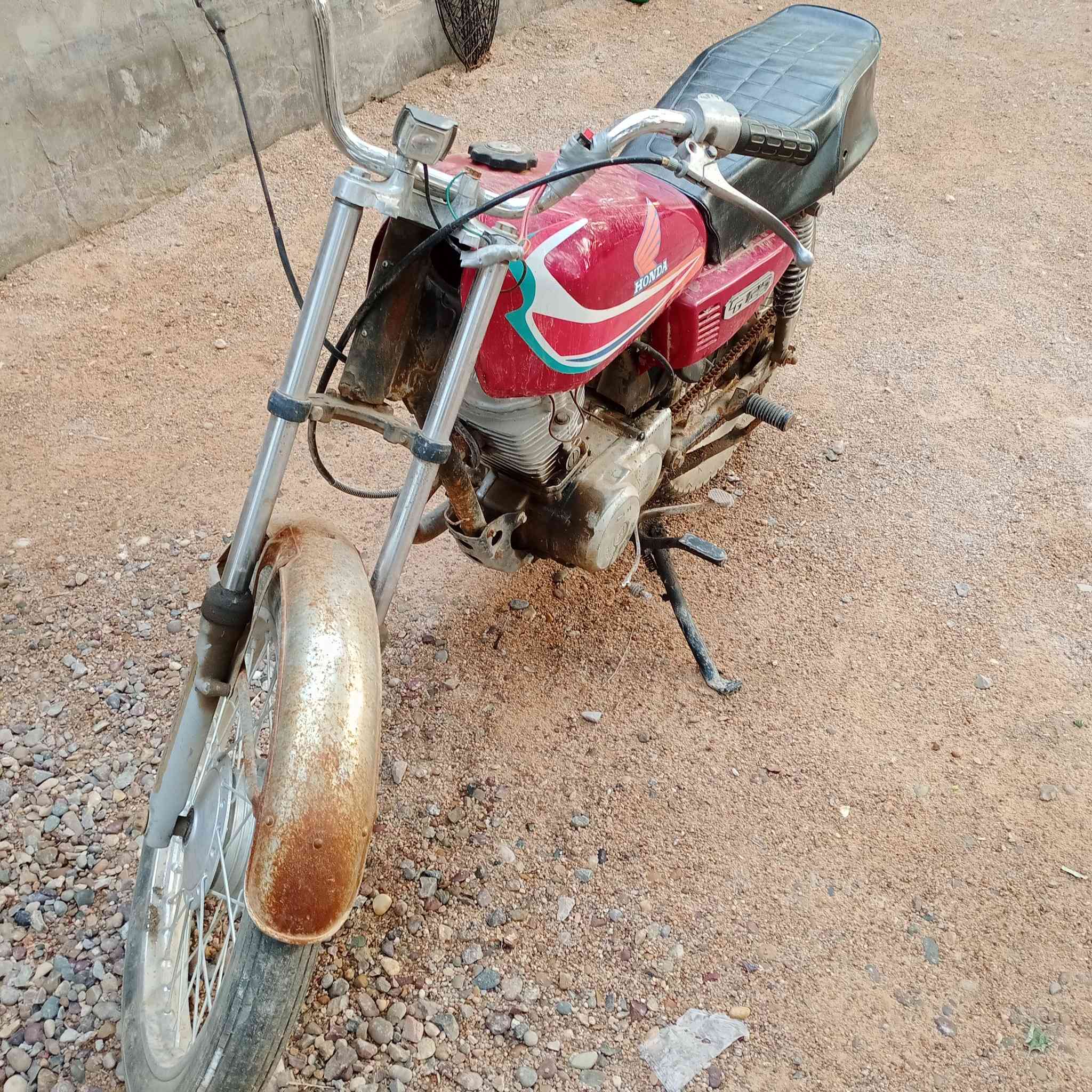 سلام عليكم ...
دراجة ارشا كلك كلك كلك 
الدراجة شغالة بس جوزة ما بيها اني اشدلها 
السعر 125 الف قفل قفل قفل 
المكان كربلاء طويريج السياحي قرب جسر ابو هاشم 
الخاص مفتوح 
الرقم ***********
