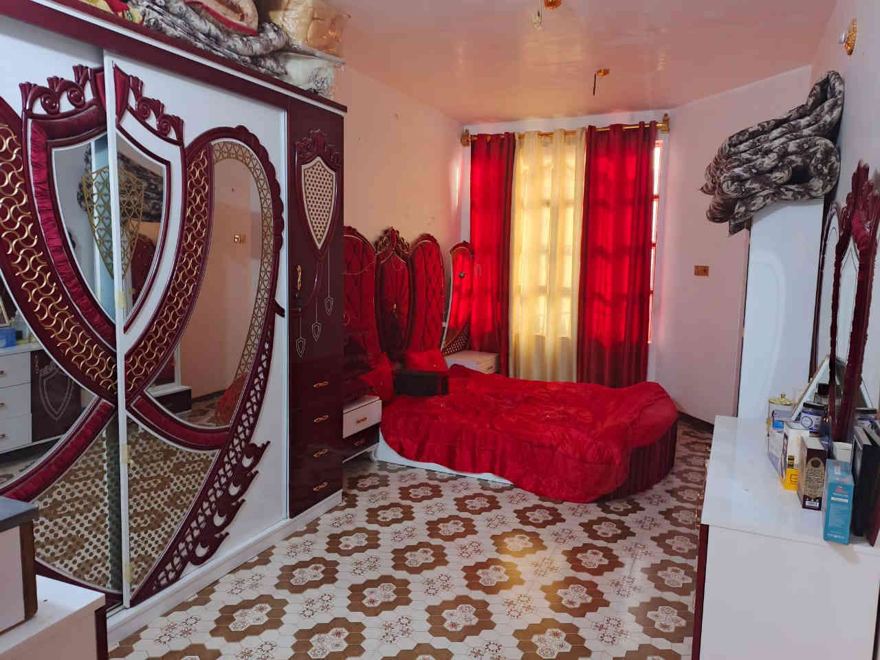 سلام عليكم بيت ١٠٠متر حي النداء منطقة ٥٩طابقين كامل مكمل بناء جديد طابوك وصب كونكريت يحتوي البيت على الطابق الاول استقبال ومطبخ وصاله وغرفه وحمامات داخل وخارج
والطابق الثاني غرفتين وصاله وحمامات وسطحين البيت حلو وجديد مال جناي موقع البيت قريب على شارع ١٥ وثالث بيت عن الساحه الجبير مال المدرسة الصينيه السعر ١٢٥وبيه مجال 
***********
