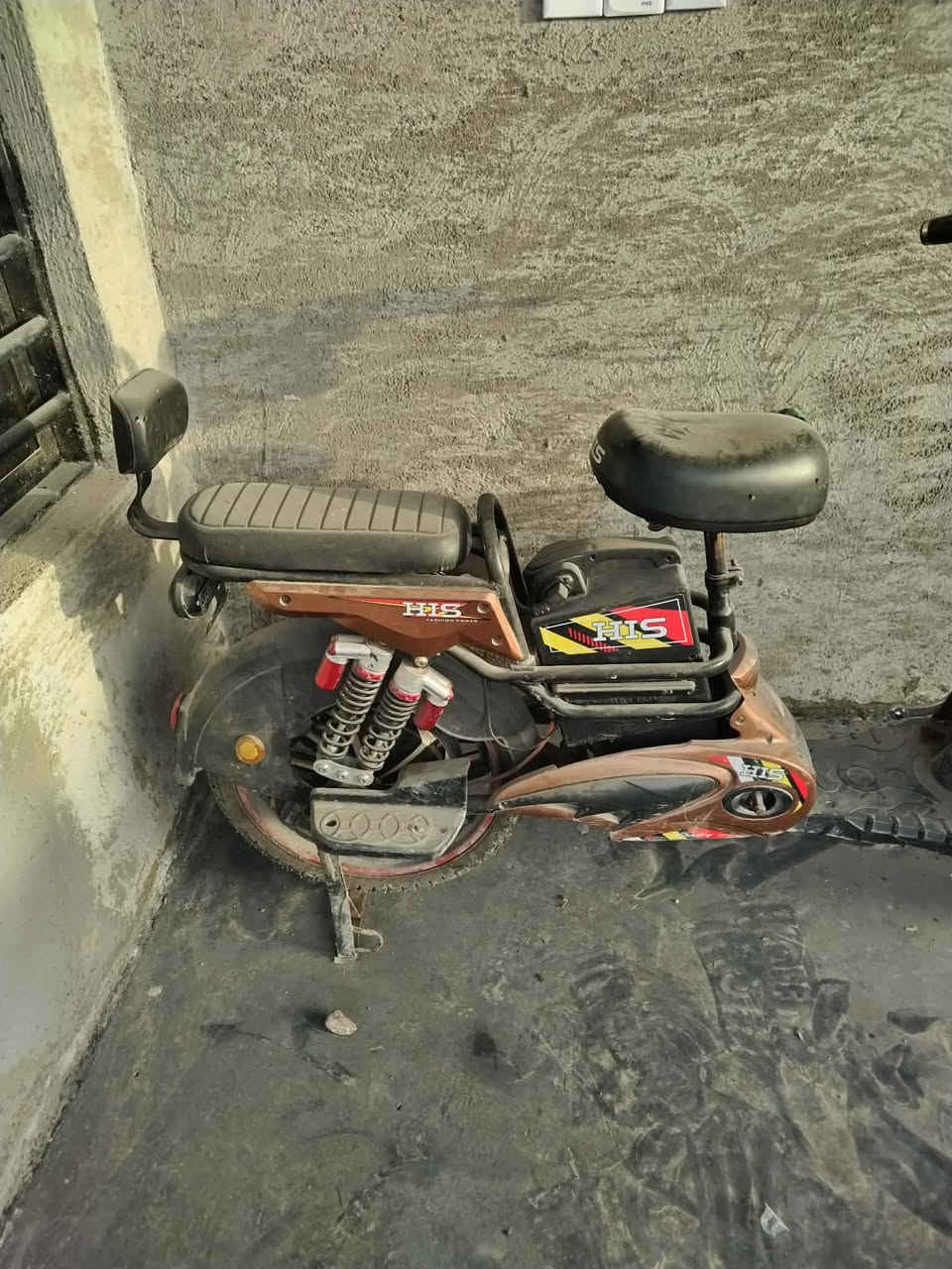 دراجه شحن للبيع الشاحنه عطلانه فقط السعر 300 وبيه مجال ***********
