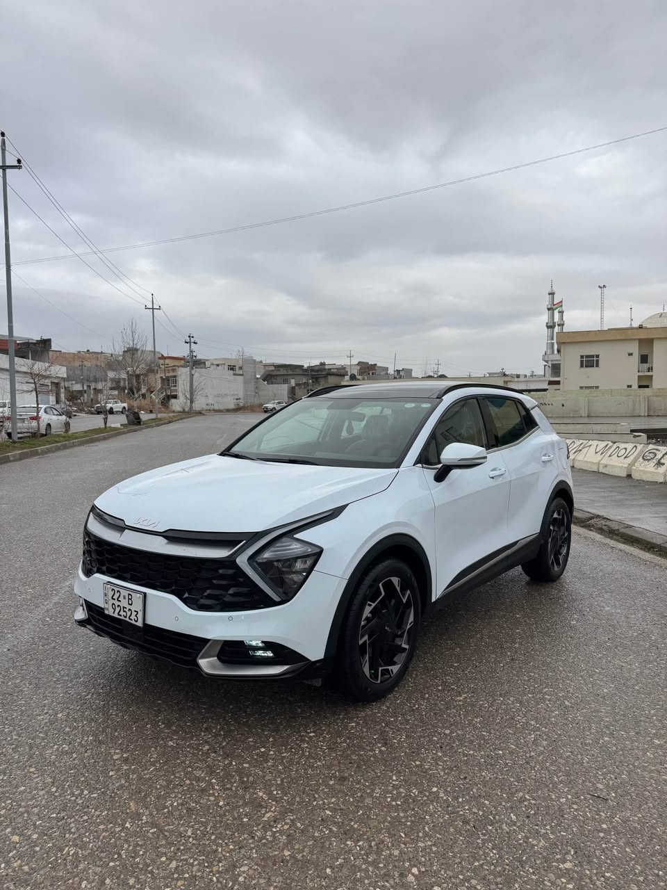 Kia Sportage 
کیا سپۆرتاج ٢٠٢٤ فول مواصفات 
خەلیجی سفری ئێرەیە
رەنگی سپی بەفری 
٢٦،٠٠٠ کم ڕۆشتوە 
فول مواصفات 
پانۆرامە - گوشین هیتەر - سوکان هیتەر - بەسمە و شغال - ٣ مۆدی رۆشتن - سندوق شفت - ڕادار - کامێرە و حساس - لایت لید 

گێر و مەکینە و کارەبایات بە شەرت 

١ دەرگای پشت سایەق بە بیلادی شەریکە گۆڕاوە 
٢ بست بۆیاغی هەیە لە چاملغی پشتەوە 
٢-٣ جێگا تعدیل ساردی پێوەیە 
ئێرباگ هیچی نەتەقیوە 

سعری 223 وەرەقە و مەجالی فرۆشتنی تێدایە 

رقم مۆبایل + واتساپ + ڤایبەر 
*********** شقلاوة, أربيل
