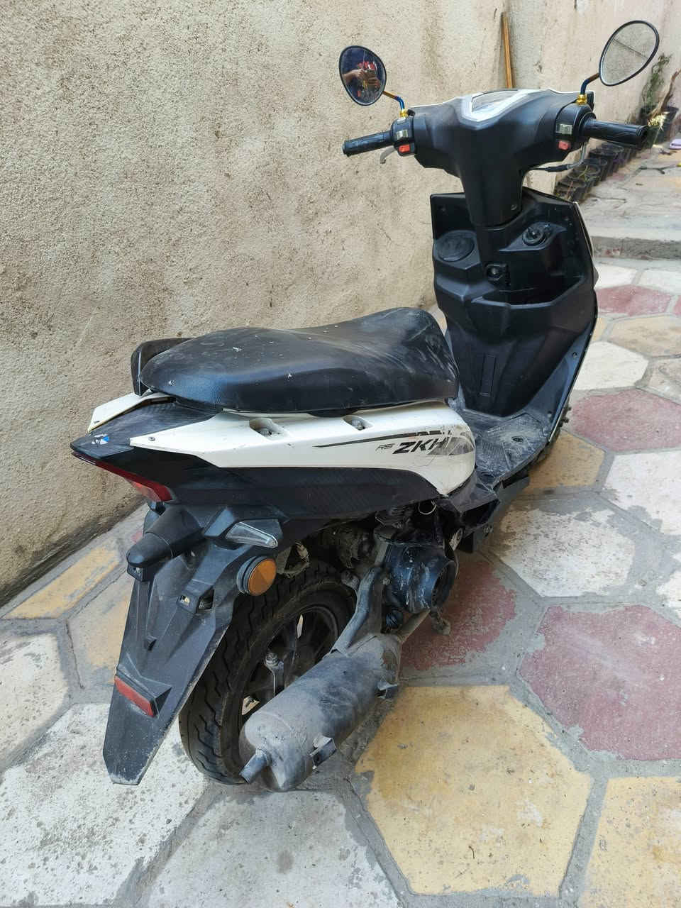 السلام عليكم دراجة ماكس عدله بصمه للبيع،السعر قيم بما يرضي الله،او مراوس بدراجه ثانية، الدراجة جانت تشتغل وهسه طافيه ماعرف شنو عطلها ابيعها على طفيتها جبتها تمشي مابيها شي طفيت ثاني يوم ماتشتغل، مكاني كربلاء حي الغدير شارع البلامه، ***********
