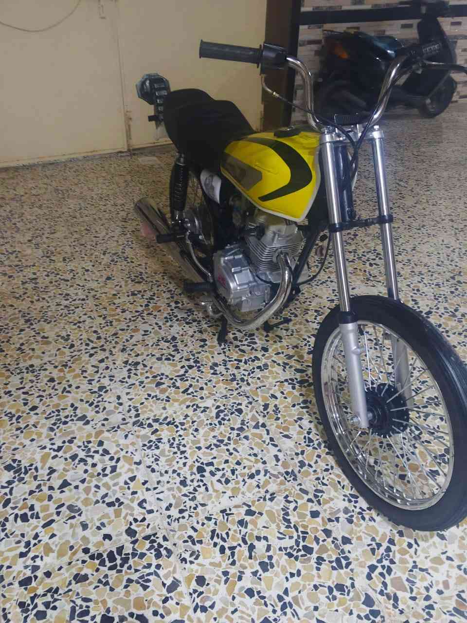 السلام عليكم شباب دراجة تعمير للبيع مكينه رابيدو مبدل بيهة بس بستم فقط دراجة حلوة ونضيفه مكاني عماره علي الشرقي الاستفسار اكثر على هاذا رقم ***********
