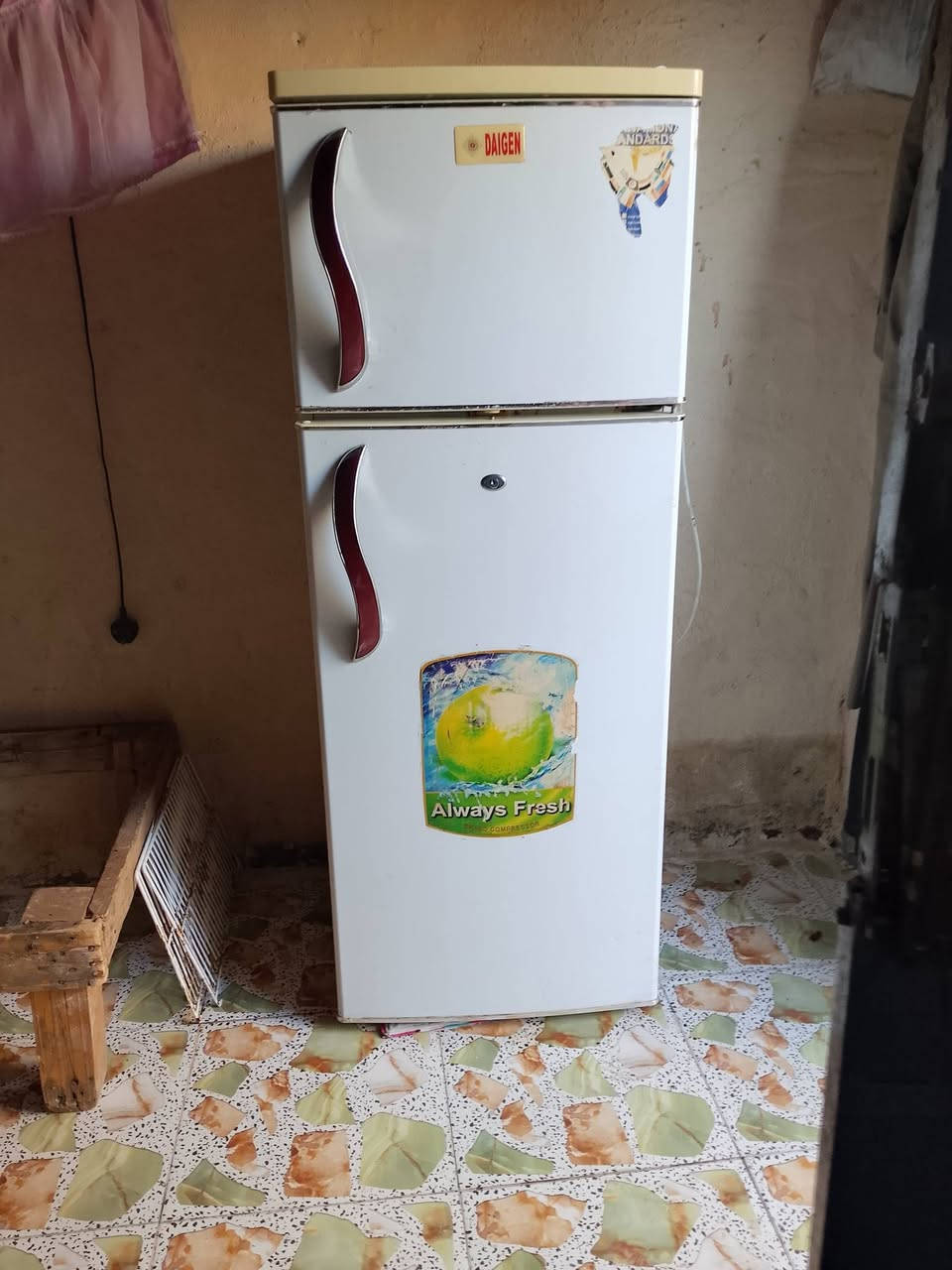 ثلاجه نظيفه حيل نظيفه نظيفه سعر 150 بيها مجال قليل*********** هذا الرقم بس واتساب بي
