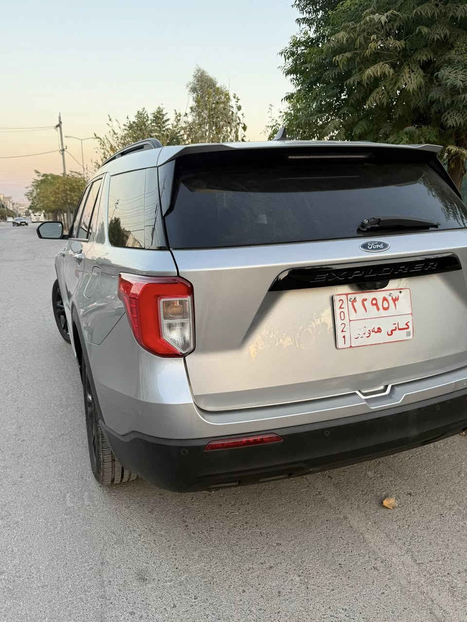 Ford explorer 2023 xlt
مواصفات معروفة 

ماشية ٤٩ مايل بامريكا 

والحادث خفيف بدون ايرباك

بس قبغ الصندوق مضروبة بدلت بلادى يعنى السيارة مابى قطرة صبغ حتى الدعاميات بشرط

السيارة كاتى يعنى  شهرين لترقيم ضمان

والسعر 235 ورقة  ماكو بهيج السعر باسوك 

كير محرك كارباييات كلها بشرط👌👌

مكانى بالسليمانية
***********
***********
