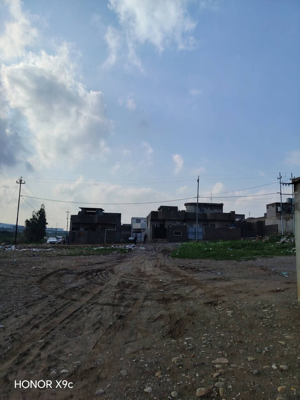 🌟 أرض للبيع في حي القوسيات، قرب معمل سيد حميد. مساحة 140 متر، سند زراعي نموذج 25، وجها 7 متر، نزال 20 متر. خدمات ماء وكهرباء، شارع 100. الموقع مميز. السعر 17 مليون، بي مجال. للاستفسار: *********** أو ***********
