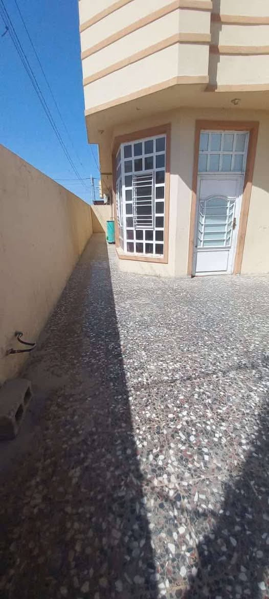 ‏🏡🏡🏡🏡 دار في الفلوجه للبيع 🏡🏡🏡🏡 
‏⬅️نوع الملك《طابو صرف》 
‏⬅️رقم العقار《14》
‏⬅️اسم الحي《مجمع البو رديني》
‏⬅️المساحه   《176م》
‏⬅️الشارع      《15م》 نافذ من شارع 40م البو رديني
‏⬅️عدد الادوار《طابق واحد》 
‏↩المحتويات
‏{ غرف نوم عدد 2 - صاله - مطبخ - هول - استقبال - مجاميع صحيه عدد 2 داخل وخارج } 
‏⬅️السعر        《165 مليون》قابل للتفاوض 
‏للاستفسار الاتصال على
‏☎️***********(واتساب - تليجرام)
‏☎️***********
‏☎️*********** 
‏
‏او زورا موقعنا الكائن في 
‏الفلوجه - شارع ٦٠ ـ مجمع عقارات الفلوجه ـ مجاور ملعب الصمود
‏
