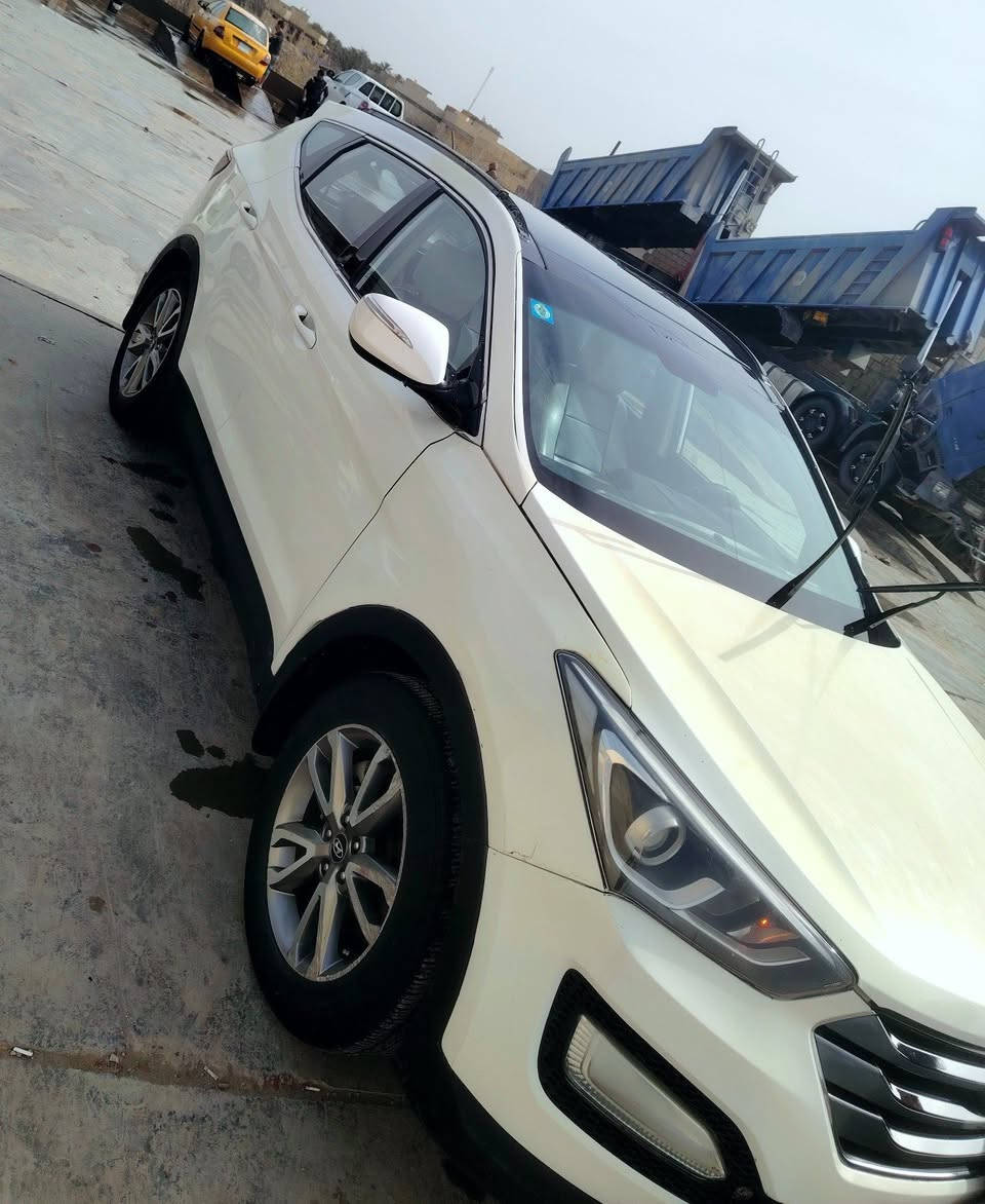 السلام عليكم سنتافي للبيع مول 2014 خليجي فول 7راكب تلث قطع تبريد بانرامه مصبوغه عام مكينه 4 سلندر مكانها دوانيه السياره بسمي رقم نكليزي سعرها 125 وبيها مجال قليل تفاصيل أكثر اتصل ***********
