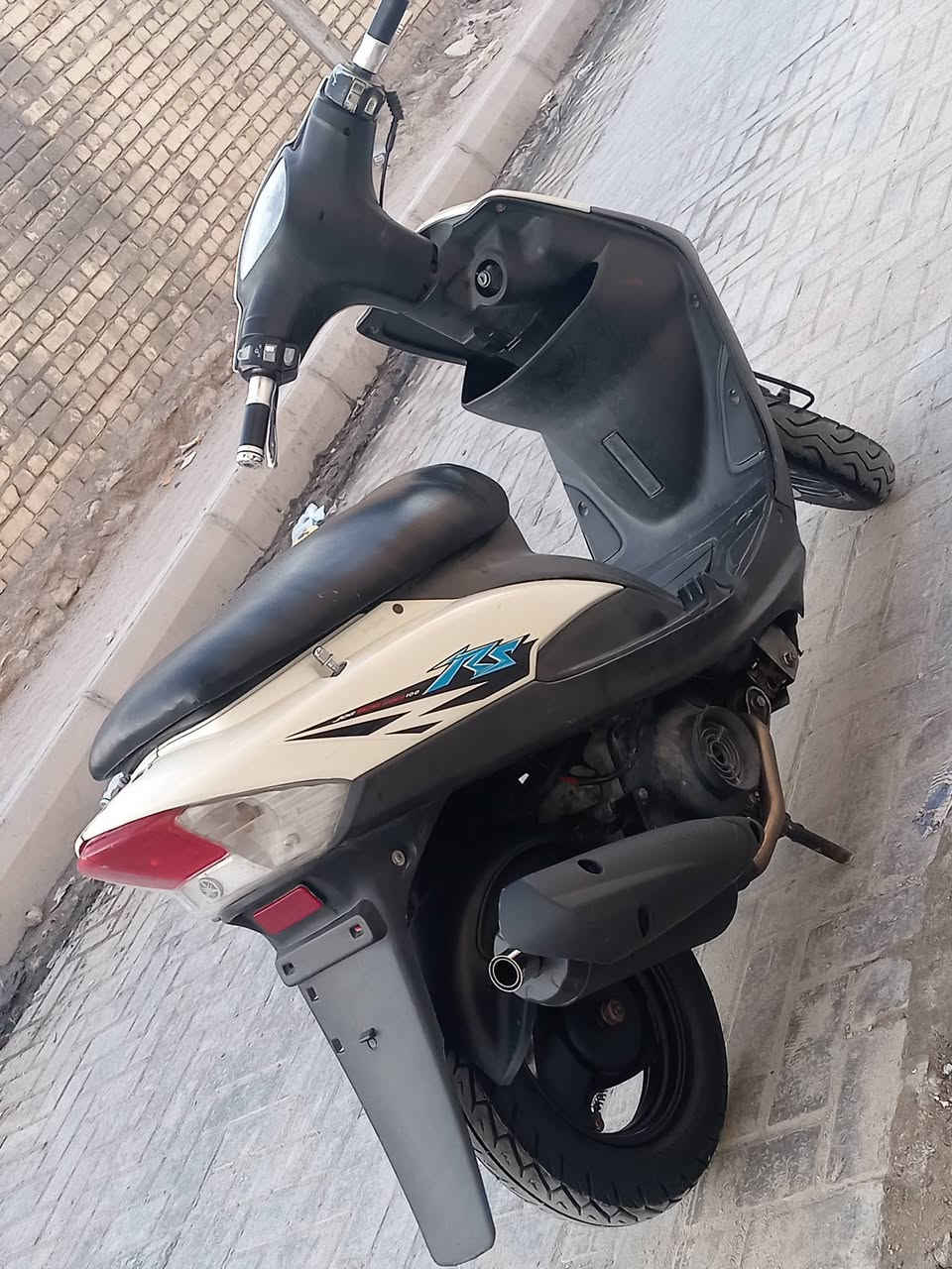 السلام عليكم
للبيع ماكس عدله مفتوحه شغل مضبوط 

جاهزه منكلشي

49 بلاد

سلف لايت بكلايت هورن اشاير كلشي شغال

تايرات 2 جدد توني شادهن

صالنصه FM جديده شادهه

للاستفسار واتساب الاتصال على الرقم التالي ***********
