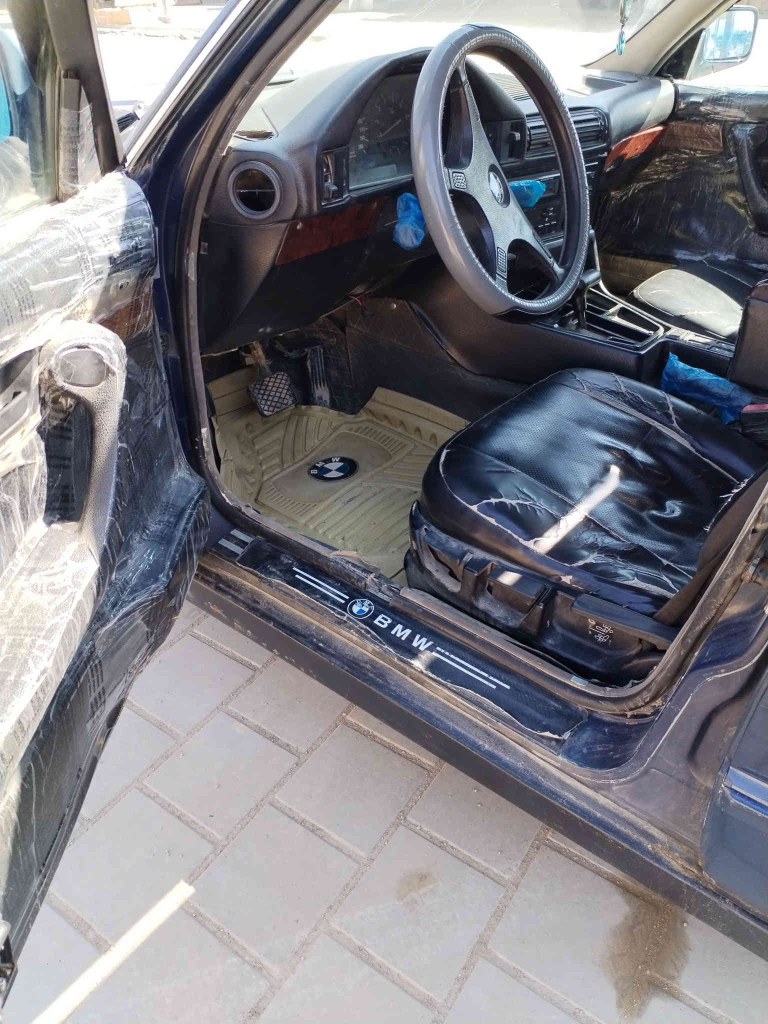 سلام عليكم BMW 525 1990كيرومكينة خير من الله صدرالمامي جديد الخلفي نص عمر تايرات قبل يومين شاد تخم سنوية 28 تحويل السيارة جاهزة من كلشي السعر 45 وبيهة مجال مبايل *********** مكاني الحفريةواسط
