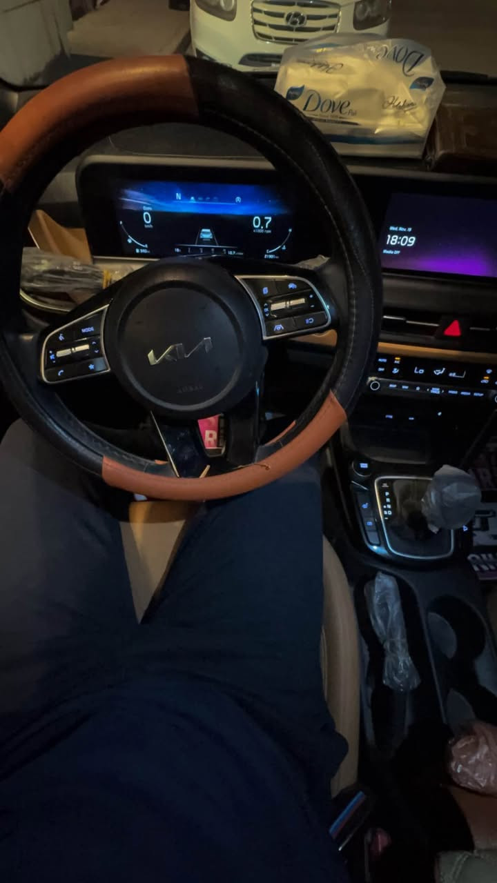 السلام عليكم
للبيع كيا سليتوس موديل 2024
محرك 2000 دوش
ماشية 35 الف كيلو

ضربته خفيفة بالباب مال الصدر
 ايرباك ستيرين فقط وراجع سستم
فول مواصفات عدا الفتحة
داخل لون مميز
قطعتين تبريد
اضاءة داخلية
بصمة
كشنات جلد
كرسي السايق كهرباء
تدفئة كشنات
وباقي المواصفات المعروفة

مرقمة بابل بأسمي تحويل ثاني يوم
السيارة كاملة وجاهزة
السعر 173$
للاستفسار الاتصال
*********** حلة, بابل
