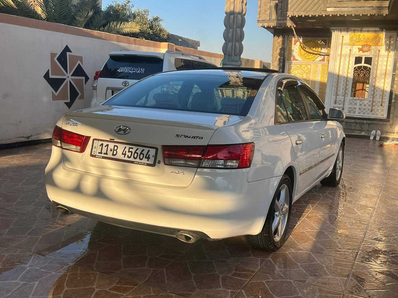 السلام عليكم للبيع سوناتا 2007 رقم بغداد الانكليزي سنوية ل2030 بسمي تحويل نفس اليوم  محرك 6سلندر 3.300 وارد امريكي بدون ضرر صبغ عام اثر بطش قطرت معجون مابيها كفاله من الضربه ماشيه 120 حقيقي كامله للاخير ماتصرف عليها لو ربع فول مواصفات
فتحه سقف
هيترات كشن 
كشنات جلد
دمامات صوت 5 
تحكم ستيرن جهتين 
شاشه اندرويد كامرة خلفيه 
كشن كهرباء 
السعر 99وبيها مجال 
هـ***********
العنوان ديالى
