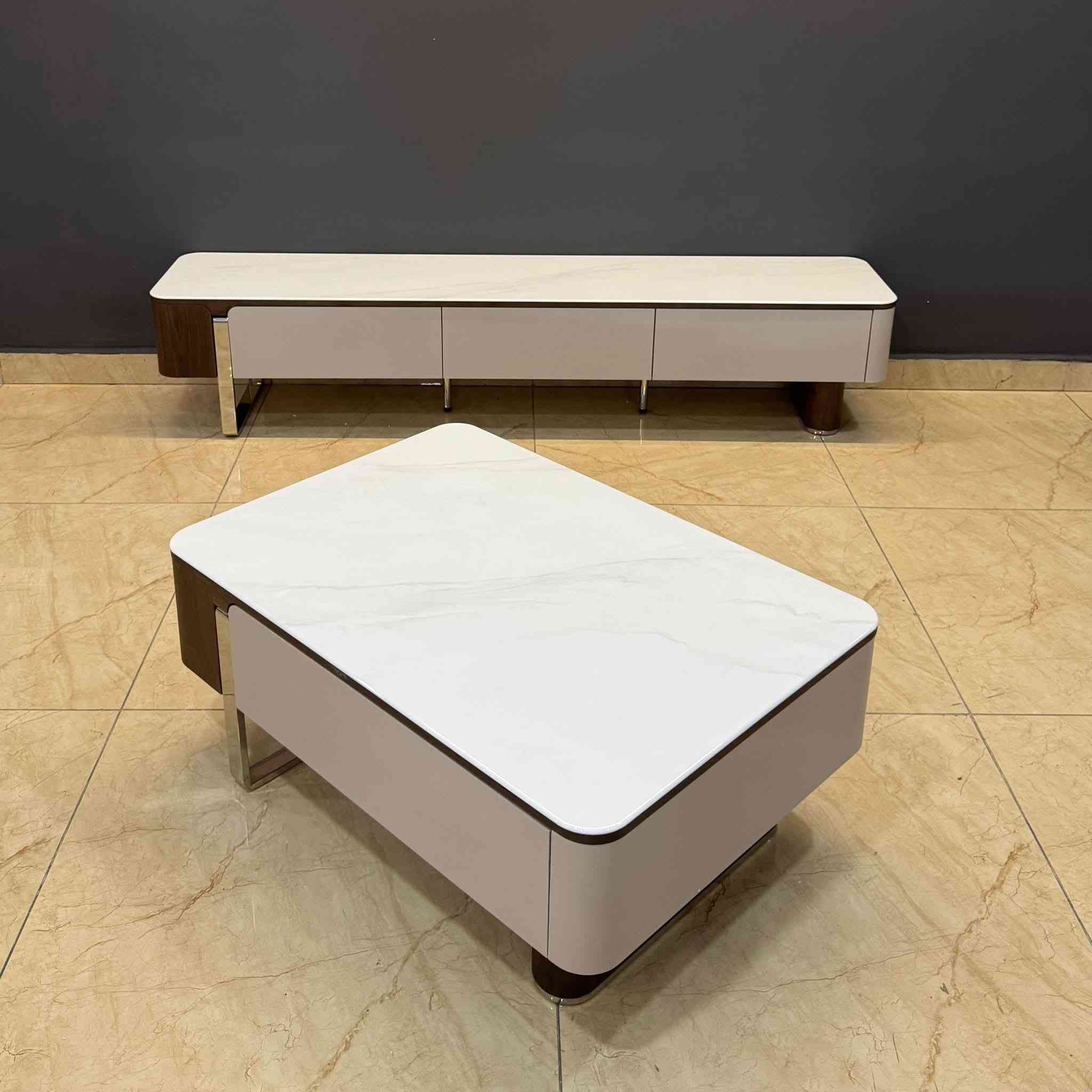 جديدنا(شركه دريم هووم للاثاث المستورد)(منزلي*مكتبي)✅🇹🇷(جمله*مفرد)
#بضاعه_2026🔥
ميز شاشه تركي مودرن عصري+ وسطيه 
موديلات متنوعه✅
للطلب والاستفسار يرجى مراسله الصفحه✉️
للحجز السريع راسلونا واتساب***********☎️
متوفر توصيل داخل بغداد وجميع محافضات العراق🚚🚚
