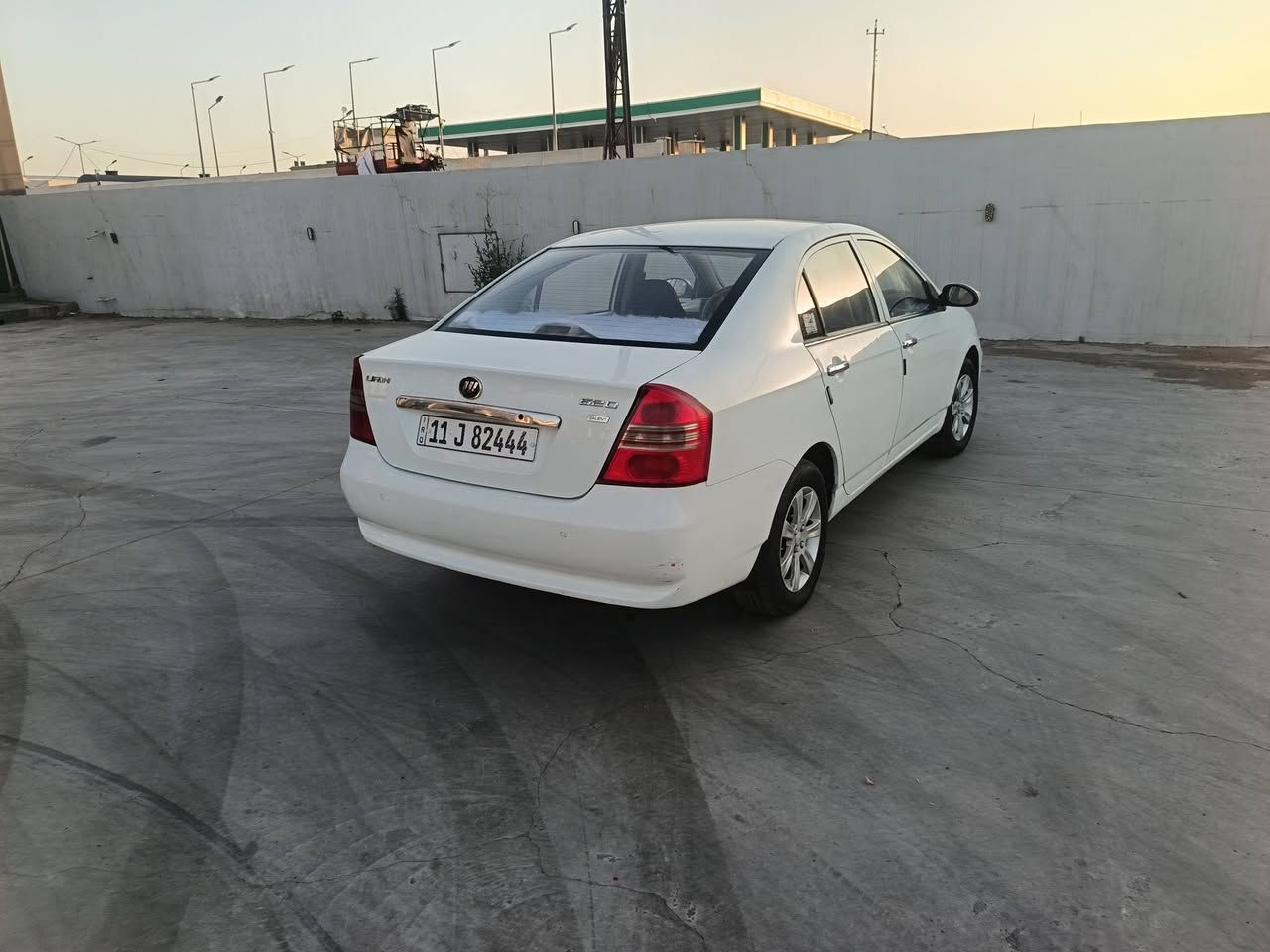 سلام عليكم ليفان 620 رقم بغداد انكليزي هزه جديده السنوية جديده مامسجله كابون تحويل جديد مكينه كير شرط ع فحص شرط التحويل السنوية باسمي صبغ خاملع ورا السايق بدون دواخل كهربائيات كلها شغاله السياره جاهزه بدون نقص مكان السياره حي المحاربين *********** او *********** السعر 45$وبيها مجال قليل
