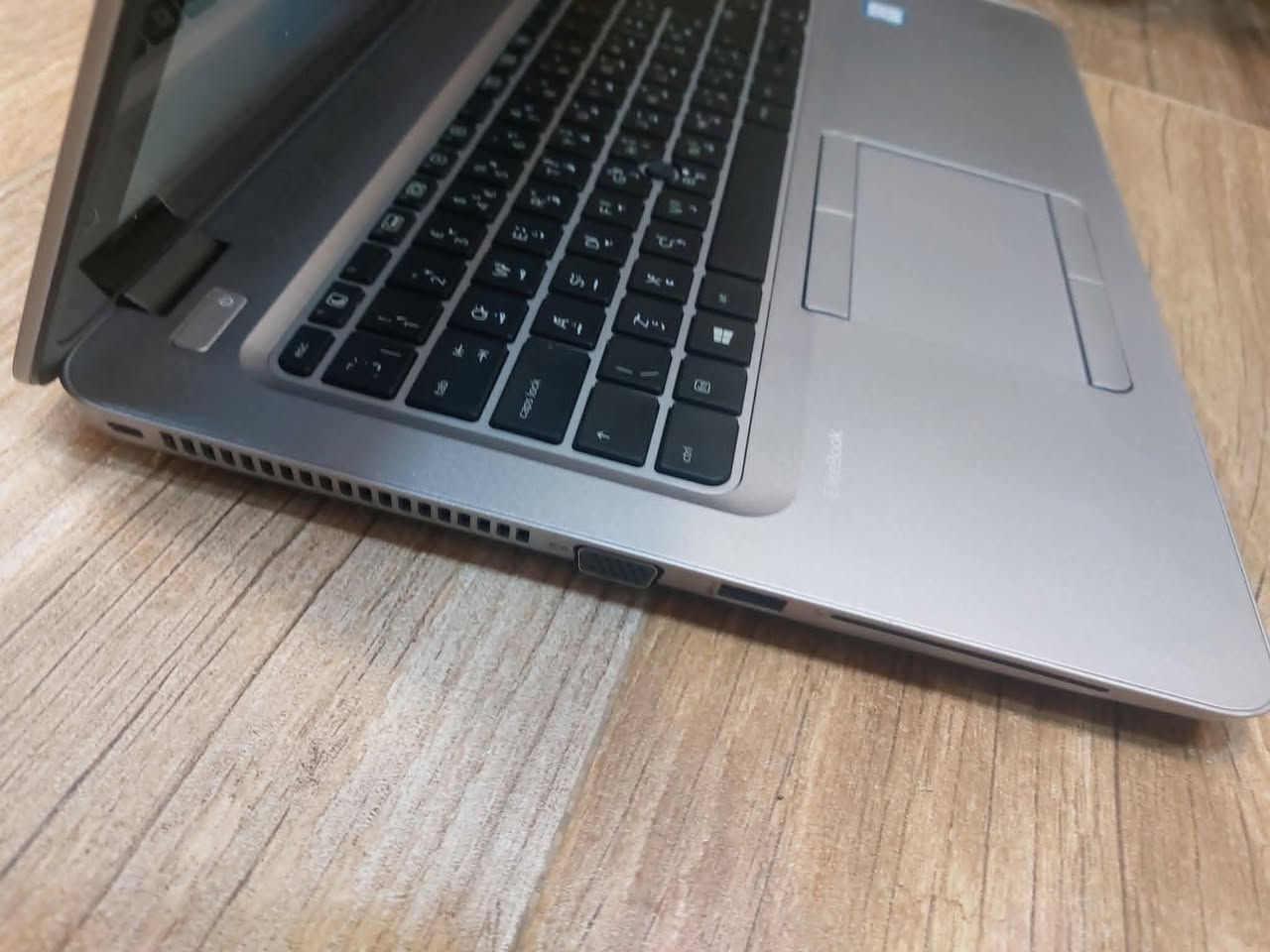 💯💯لابتوب لمس حجم شاشة كبير 15.6 سلم نظافة 100% م 💯💯 
✈️Hp 850 G3✈️
السعر 270  الف_عراقي ) سعر نهائي 

 للتواصل ***********
العنوان الموصل 
 موصل الجديدة مكتب الابداع الهندسي 
……………………
✓ المعالج Core i5-6200U جيل سادس 
✓ ذاكرة (الرام) 8GB قابل للتطوير 
✓ التخزين( الهارد) 256GB SSD قابل للتطوير 
✓كارت شاشة انتل داخلي  4GB 
✓ مقاس الشاشة كبير 15.6 انج لمس 
✓ كيبورد  عربي انكليزي FULL K.B 
…………………………………
