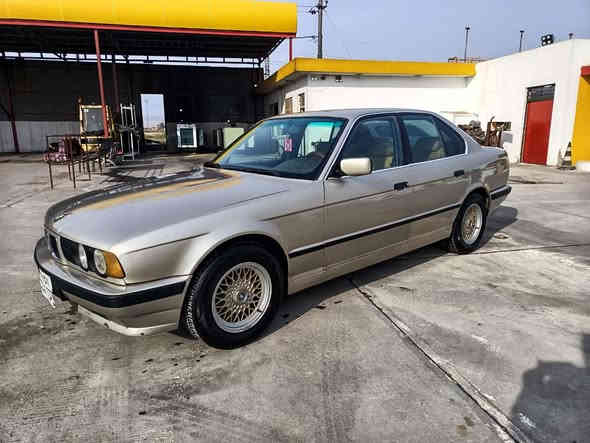 BMW 525. 1990. توماتيك. سعر 60 و مجال  رقم تلفون *********** واتساب
