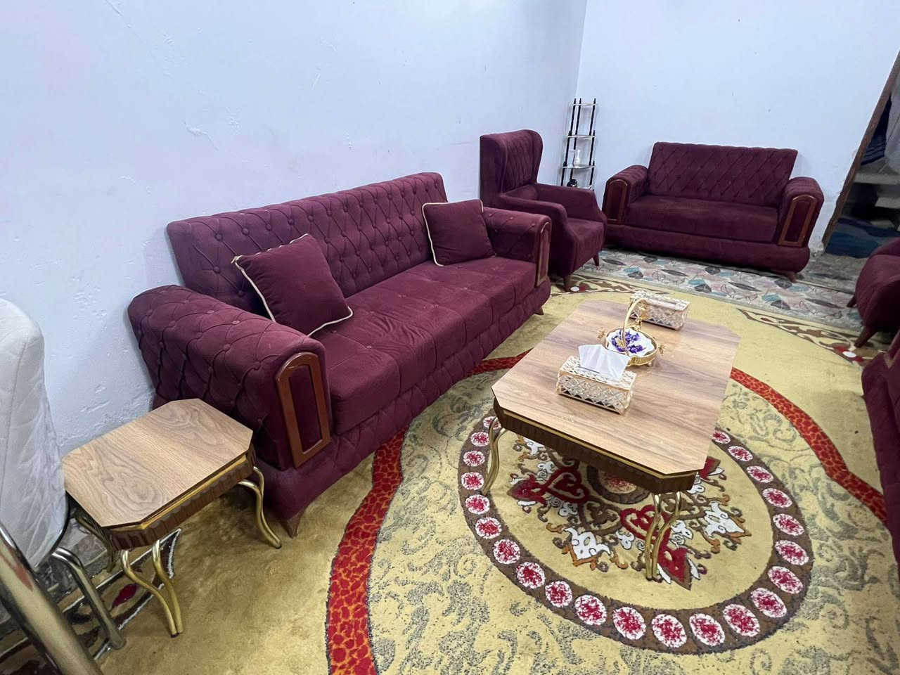 السلام عليكم
اغراض للبيع 
غرفة النوم 500الف 
تخم ماروني 275الف
تخم جوزي 150الف
سيت ماصات كبيرة و 4صغار. 125الف
ميز طعام جديد 200الف
بردة تفصال 200الف 
غير متواجد على الفيسبوك
عنوان حلة حي الامام
***********
