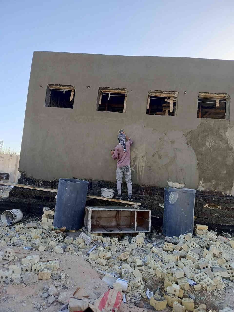 السلام عليكم خلفه ابو محمد 
لبخ سمنت جص بورك كاشي سيراميك بناء بلوك طابوك تفليش ترميم لبخ واجهات تطبيك مقرنص صبغ نشتغل كافه العمل الاسعار المناسبه جوه سوك حالين فارغ اتصل وخادم ***********
