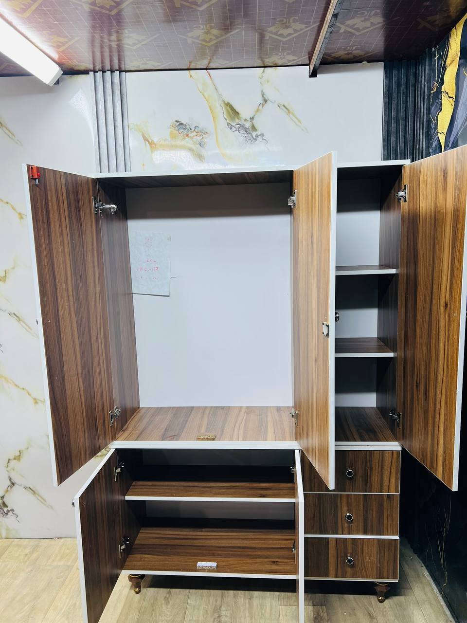 كنتور ٣ باب طابقين👀

 السعر 150 الف 

 الارتفاع ١٩٠ سم 
عرض ١٢٠ سم 
عمق ٤٠ سم.

😇😇😇😇
توصيل داخل بغداد مجاني 
اطراف 10
محافظات 25😇😇


**إذا كنت صاحب هذا الإعلان وتريد حذفه لأي سبب، رجاءا أرسل رسالة إلى الدعم الفني**