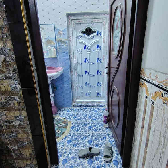 للبيع بيت مساحة240
المفرك المدخل الرئيسي الشارع السايدين خلف فرع حجي ناصر 

غرفتين نوم وصاله وستقبال ومطبخ وكليدور وسقيفه وحديقه وكاونتر
***********
