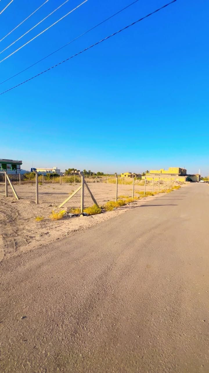 ✨ عقارات الأسد ✨

📍 قرب بوابة الحلة (الفندية)

تتوفر حالياً عدة عروض مميزة لقطع أراضٍ للبيع بمواقع حيوية ومناسبة للسكن أو الاستثمار.

🏡 4 قطع أراضٍ للبيع — جميعها بسند 25

1️⃣ العرض الأول
▫️ المساحة: 600 م²
▫️ الواجهة: 20 م
▫️ النزال: 30 م
▫️ تجاري
▫️ تحويل مباشر

2️⃣ العرض الثاني
▫️ المساحة: 420 م²
▫️ الواجهة: 35 م
▫️ النزال: 12 م
💰 السعر: 70 مليون
✅ قابل للتفاوض بشكل بسيط

3️⃣ العرض الثالث
▫️ المساحة: 200 م²
▫️ الواجهة: 16 م
▫️ النزال: 13 م
▫️ ثاني قطعة عن خدمي الفندية
💰 السعر: 43 مليون
✅ قابل للتفاوض

4️⃣ العرض الرابع
▫️ الواجهة: 10 م
▫️ النزال: 20 م
💰 السعر: 25 مليون
✅ قابل للتفاوض
📍موقع مميزوحيوي

📢 تنويه مهم

حرصاً على الوضوح مع الجميع، تم إدراج الأسعار ضمن تفاصيل العروض.

نرجو من الأخوة المتابعين الكرام الالتزام بالاحترام في التعليقات، والابتعاد عن الاستهزاء أو التعليقات غير الجادة.

للاستفسار أو التفاوض يرجى التواصل على الخاص، وأهلاً وسهلاً بالجميع.

الاتصال على الارقام التاليه او زياره #مكتب #عقارات #الاسد
الكائن في قضاء المحاويل حي ١٧ قرب #مقهى الصياد

***********/ ***********/ ابواسد.
