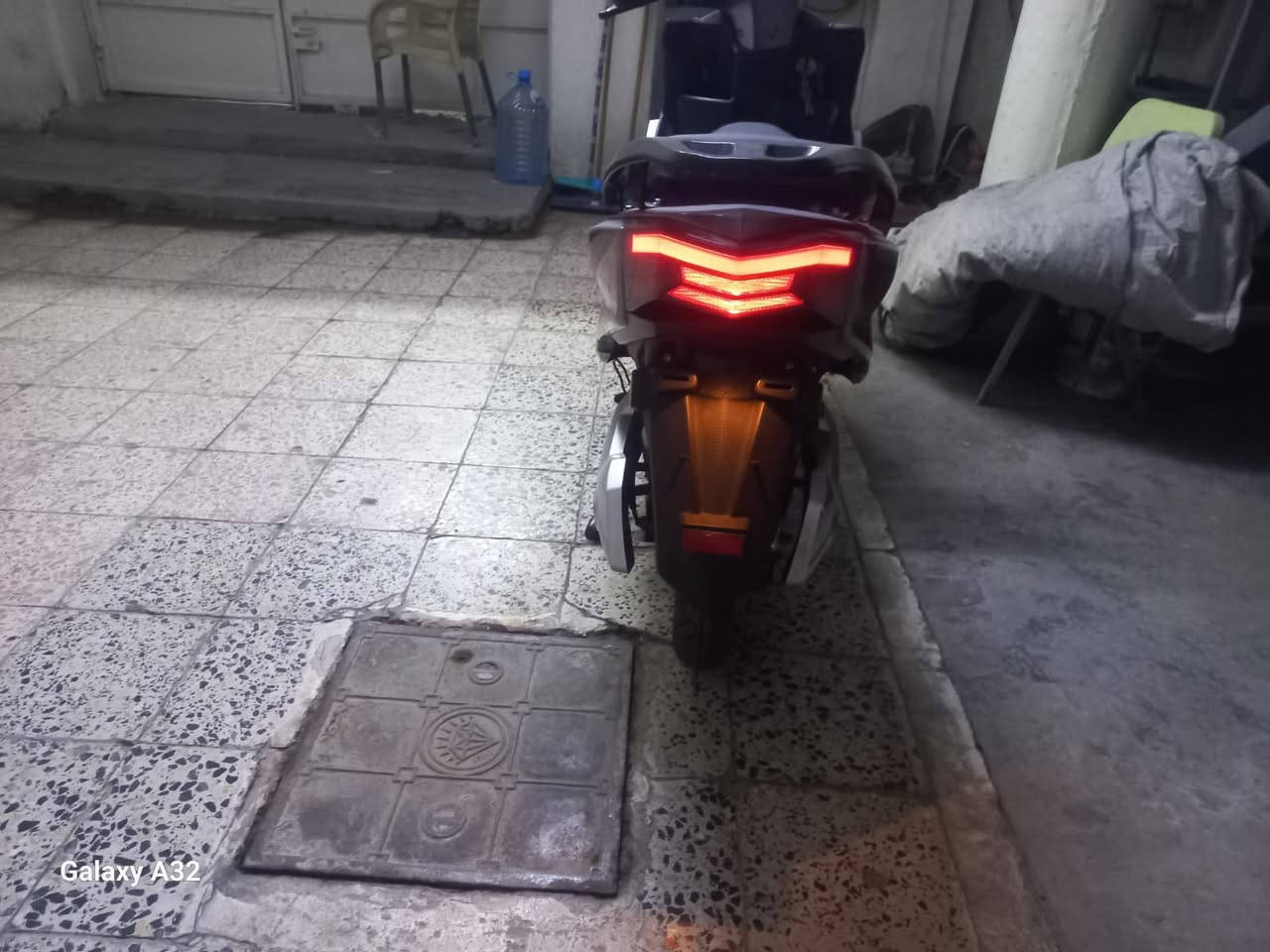 سلام عليكم  دراجه شحن للبيع مابيها اي شي نقص عله شغال بصمتين الداجه صارلها شهرين من جبتها  الله شاهد عليه الدراجه طابكه كل كلث أيام تطلع مره وحده بطاريات جديده الداجه لل أسواق ما تطلع زلغ واحد مابيها بكاني بغداد الصالحيه خلف مستشفى ابن البيطار  السعر 800وبيها مجال قليل حك الجيه رقمي *********** مواجد عل رصيد فقط
