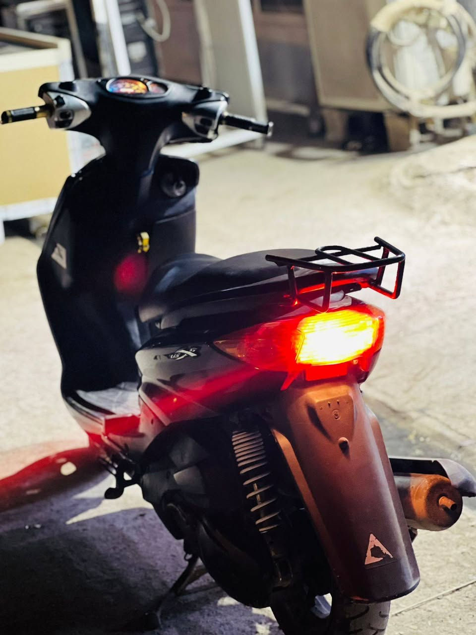 السلام عليكم للبيع دراجة سكنس نثية دراجة مال رمبة كهربائيات كلهة شغالة بيها ستان حساس كفرات مكينة بلاد كلها سعر 650بيهة مجال  مكان ديالى بعقوبة رقم هاتف *********** مو شراي لا يعامل
