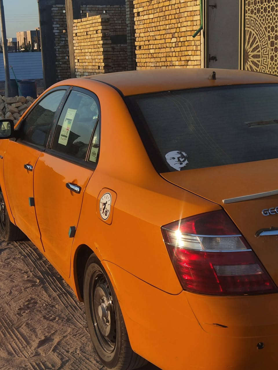 جيلي موبل مديل 2014 مصبوقه حزام لا ضربه ولا تبديل  سياره جهازه كير جديد. مكينه جديده حداديه تبريد تدفئه كله شقاله رقم بصره. بكان سياره تنومه سعر 45 وبيه مجال رقم ***********
