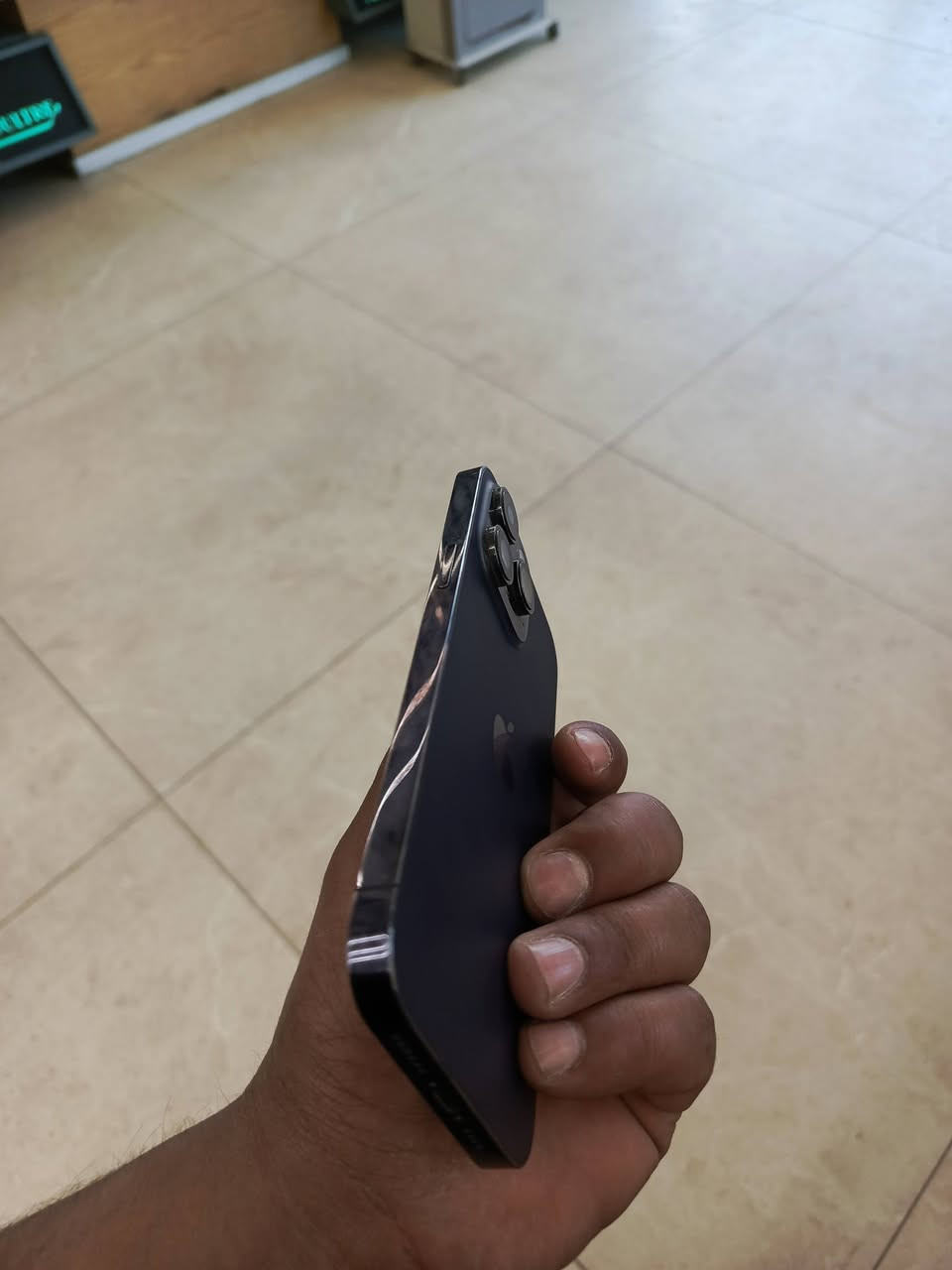 السلام عليكم ايفون 14برو ماكس ذاكرة 256بطارية 81/ جهاز وتر سعر خاص أو الاتصال عل الرقم ***********
