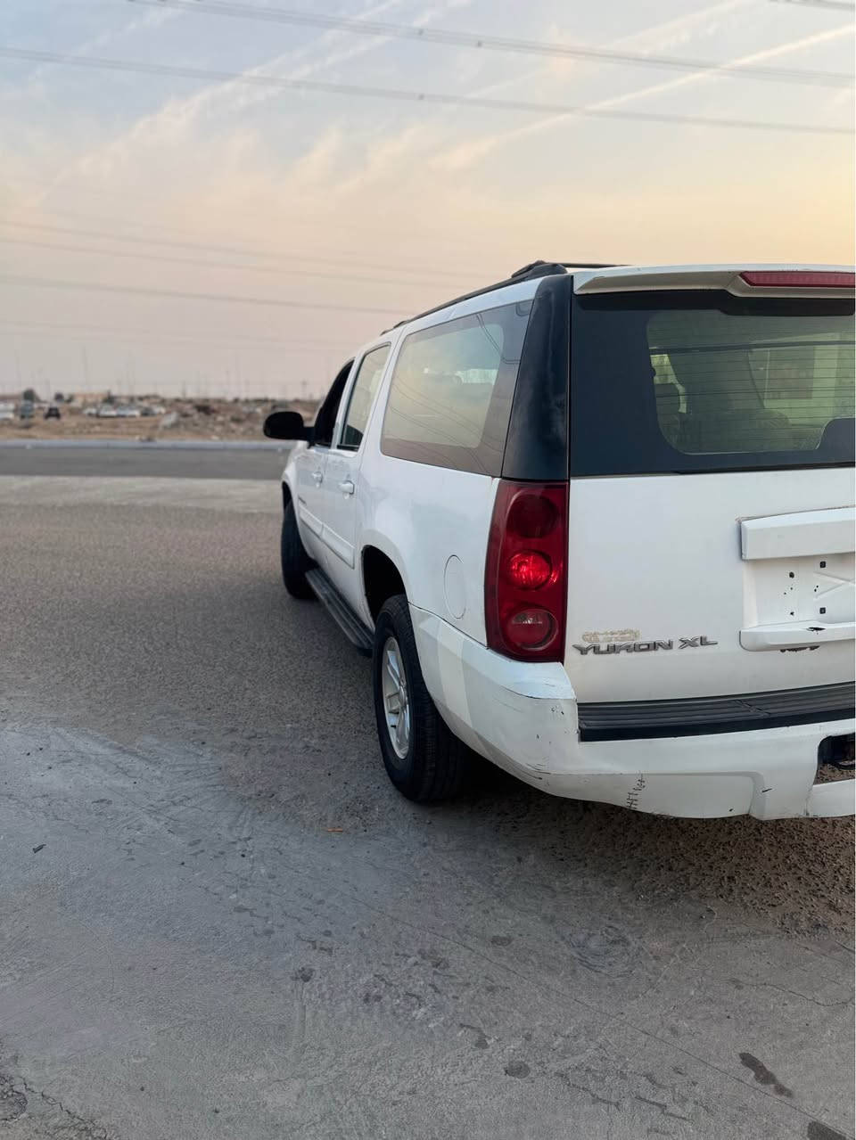 سلام عليكم يوكن 2011 طويل ادوات  سعره 43 قفل كفاله من الكص والضربه سياره حلوه وجديده كير محرك ترايك لبغداد زيرو حداديه جديده تخم تاير جديد تبريد ثلج دواخل عسلي كشنات كهرباىيه سياره حلوه وما ناقصه شي سعره 43 قفل من الأخير وماكو هيج سعر ابد مكاني بصره 
*********** البصرة, العراق
