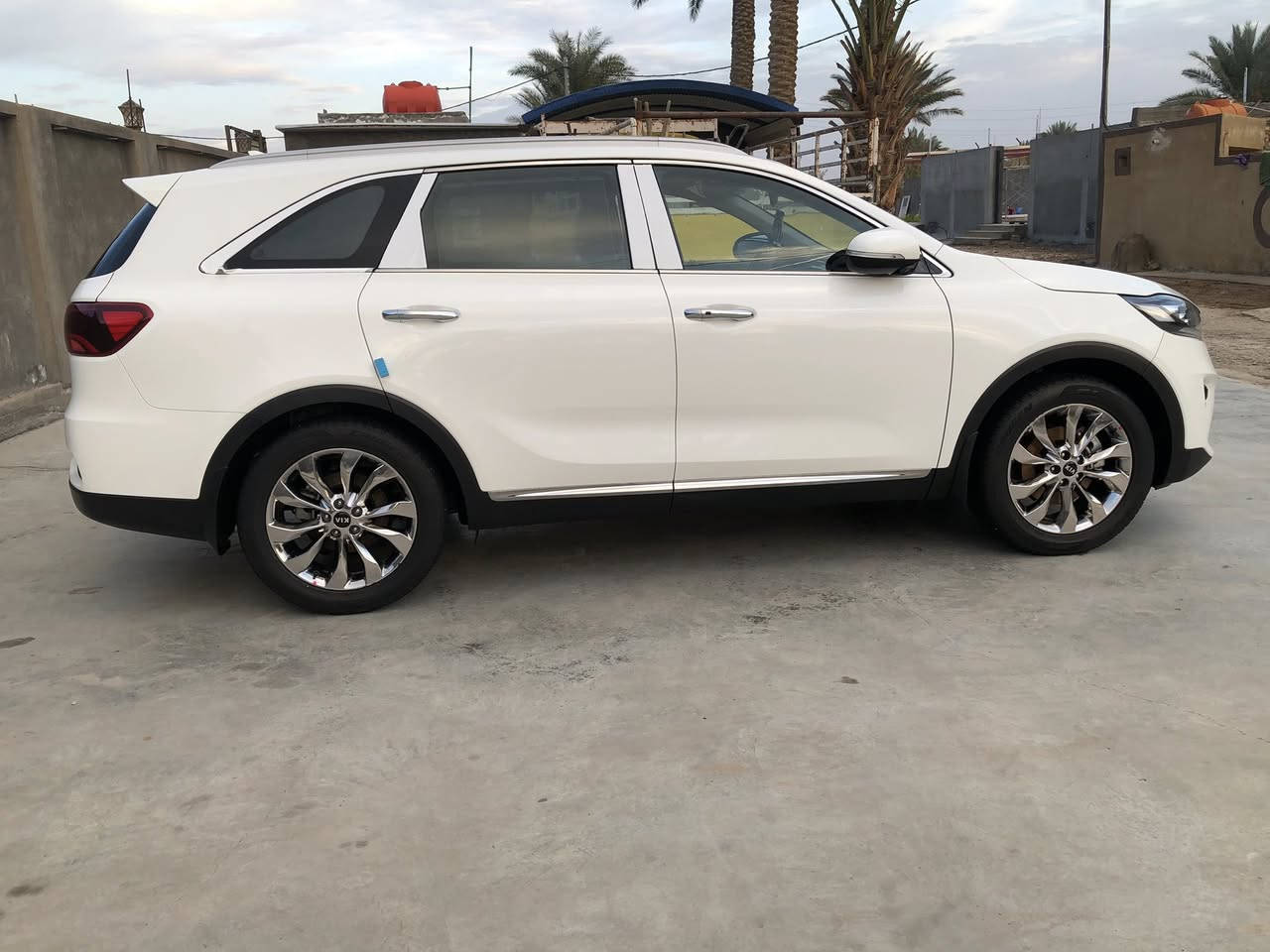 سلام عليكم
سورنتو  2020
مكفوله كفاله عامه ماشيه63 الف  
تحكم ستيرن  جهتين 
كشنات كهربائيه 
شاشه جبيره 
كامره دواره 
جنطه كهرباء 
اريل انفكش 
مكينه 3600  سته ستلندر 
ويل 20
تبريد تلاث قطع 
برده خلفيه 
فول مواصفات ما عدا الفتحه   
السعر اتصل وبيك خير ودلل 
رقم الهاتف ***********
