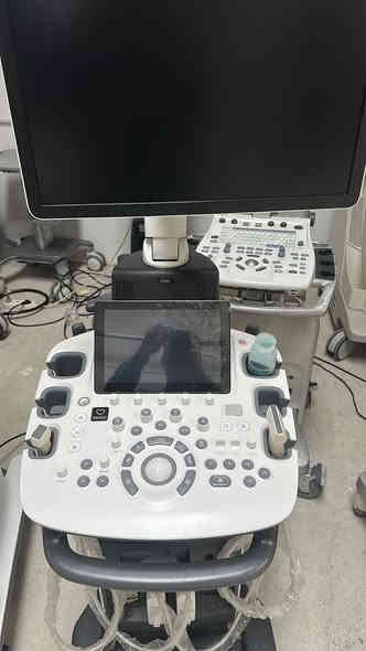 🔵 عــرض خــاص – جهازين إيكـو سامسونـغ بحالة مميزة

Samsung HS70A & Samsung HS50 – Made in Korea

فرصة قوية للعيادات والمراكز… أجهزة جاهزة للعمل وبدون أي ملاحظات!

---

⭐ 1️⃣ Samsung HS70A – جهاز فخم بمواصفات عالية

High-end Premium Ultrasound

🔹 شاشة Samsung HD كبيرة
🔹 شاشة لمس واسعة للتحكم السريع
🔹 4–5 بورتات بروب
🔹 دقة عالية جداً بالـ 2D و الـ Doppler
🔹 مناسب للقلب – نسائية – مفاصل – أوردة – باطنة
🔹 جودة تصوير ممتازة حتى على العمق
🔹 نظام تشغيل سريع واستجابة عالية
🔹 صنع في كوريا – رقم تسلسلي واضح

🔵 الجهاز بحالة شبه جديد – نظيف جداً – بدون أي عطل أو تصليح
🔵 جاهز للفحص بمكانك

---

⭐ 2️⃣ Samsung HS50 – جهاز متوسط راقي ومتين

Mid-range Ultrasound – Excellent Value

🔹 شاشة لمس
🔹 شاشة عرض كبيرة Samsung
🔹 4 بورتات بروب
🔹 أداء ممتاز للفحص العام والنسائية والمفاصل
🔹 اقتصادي ومناسب للعيادات الخاصة
🔹 هادئ وسلسل بالاستخدام
🔹 شكل حديث وكرف متين
🔹 صنع في كوريا – رقم تسلسلي موثق

🔵 الجهاز نظيف، مشمول بفحص كامل وبروبّات مشدودة دون أي مشاكل

---

🎁 مميزات العرض

✔ معاينة كاملة قبل الشراء
✔ إمكانية التجربة داخل مركزك
✔ ضمان تشغيل
✔ تسليم فوري
✔ دعم فني بعد البيع

---

💰 السعر

سعر خاص جداً للجهازين…
السعر مناسب للتجار والأطباء – ولأول مشتري 

---

📞 للاستفسار والطلب ***********

الثقة للأجهزة الطبية – مصطفى
جاهزين لخدمتكم بأي وقت
