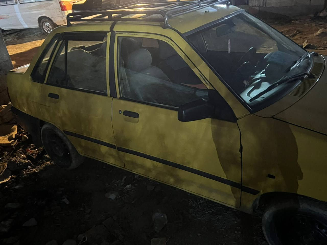 سلام عليكم
سايبا 2012
جاهزه مكينه وكير كلشي بيهن جديد
رقم جديد 
ضربته باب السايق ودوسه 
ب28 بيه مجال 
***********
