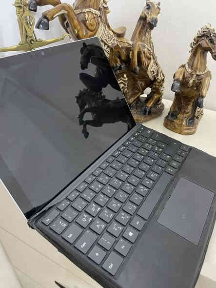 يالله ❤️
مايكروسوفت سيرفس برو 
مواصفاتة بالصوره 
السعر ( 250 ) الف
*********** يوجد توصيل
