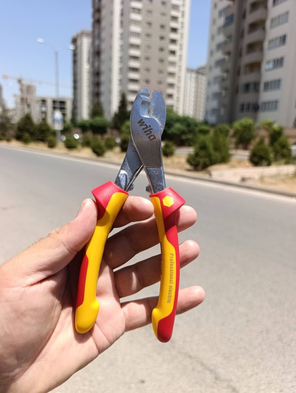 وصول مجموعة كبيرة ومتنوعة من العدد ماركة ميلواكي الأمريكية و كلاين تولز و ماركة فيزل ياباني و ماركة كنبكس المانية
للحجز والاستفسار يرجى مراسلة الصفحة أو إتصال على واتساب 
***********
