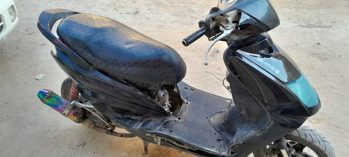 سلام عليكم سكنس ياباني جانت تشتغل فجئه طفت ما شتغلت بعد ابيعلك كوم حديد تجي تحمل وتروح السعر 200 ***********
